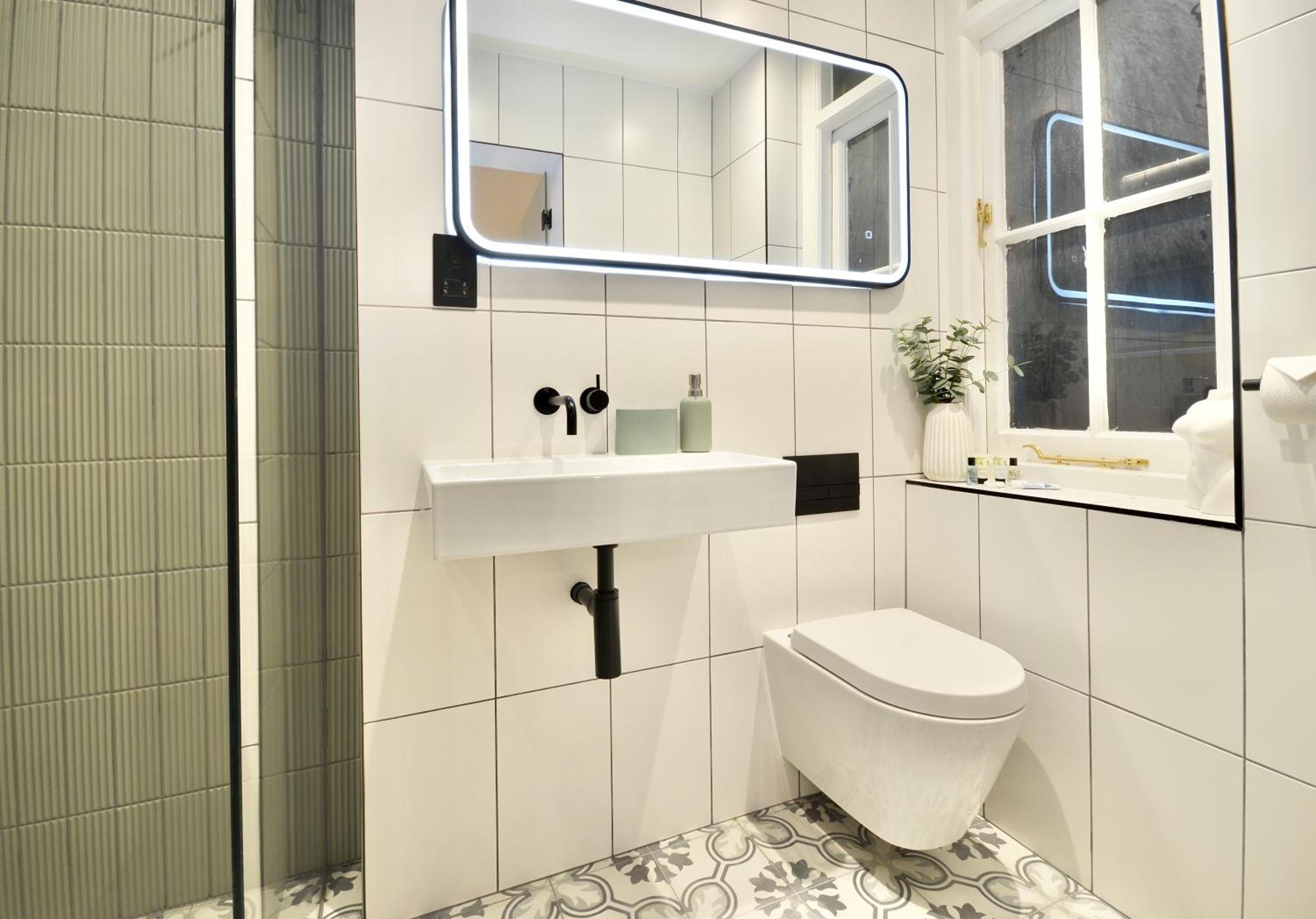 Lägenhet Newly Refurbished W/ River Views London