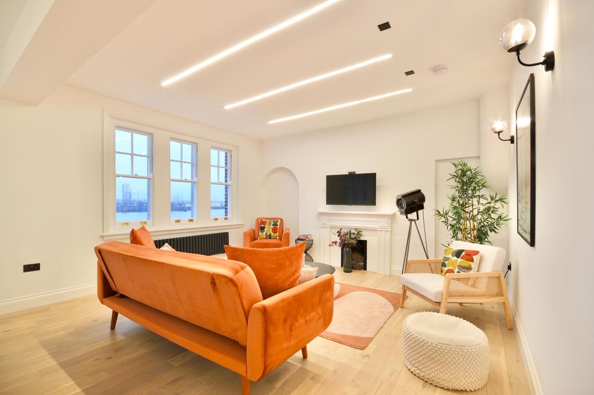 Newly Refurbished W/ River Views Lägenhet *