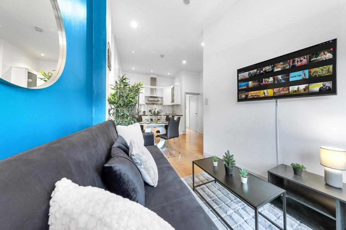Luxurious 3 Bedroom Flat With Balcony In Kensington For 7 Next To Station Near Harrods Leilighet
