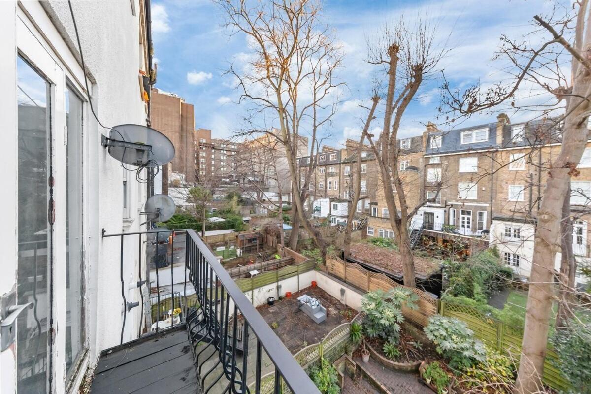 Leilighet Luxurious 3 Bedroom Flat With Balcony In Kensington For 7 Next To Station Near Harrods London