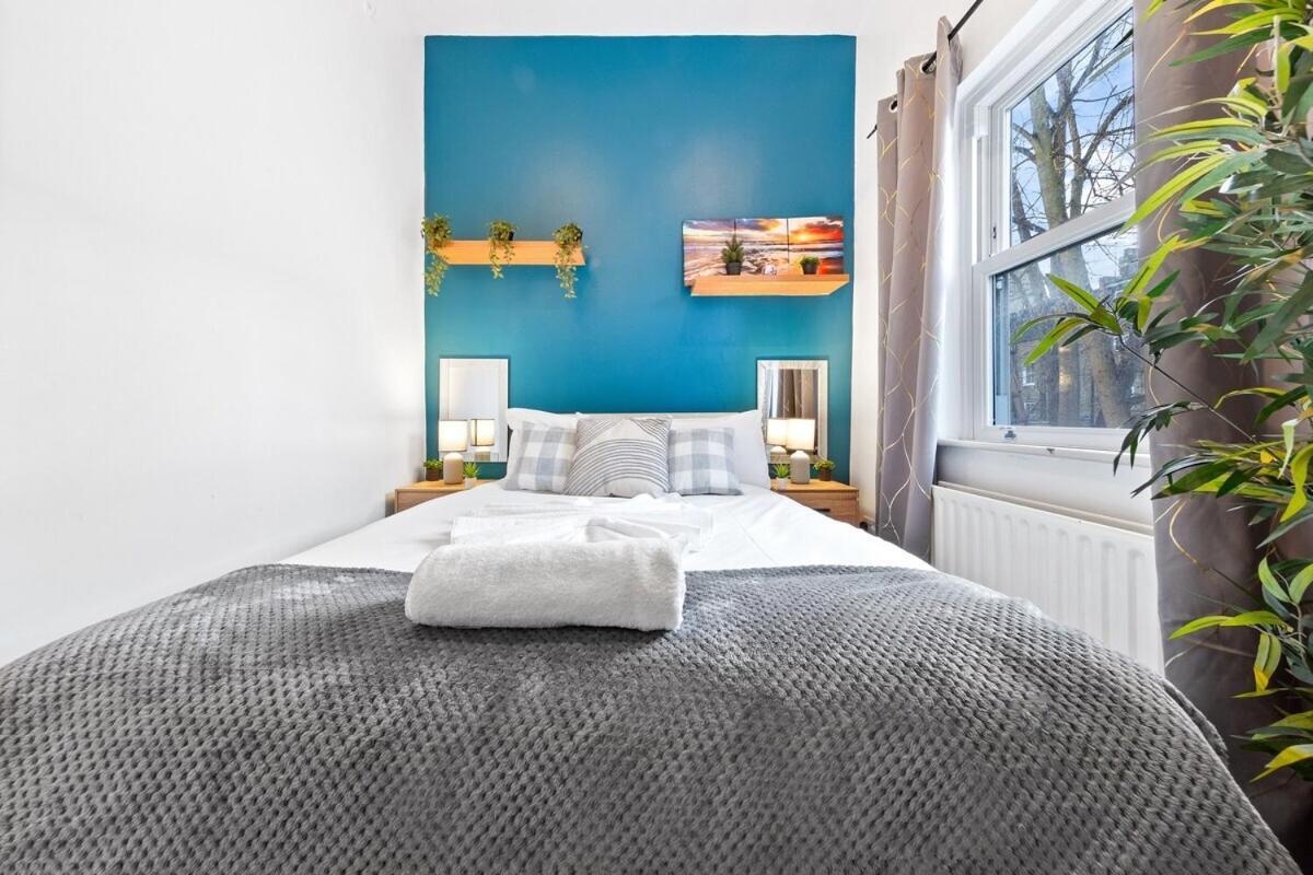 Luxurious 3 Bedroom Flat With Balcony In Kensington For 7 Next To Station Near Harrods Leilighet *