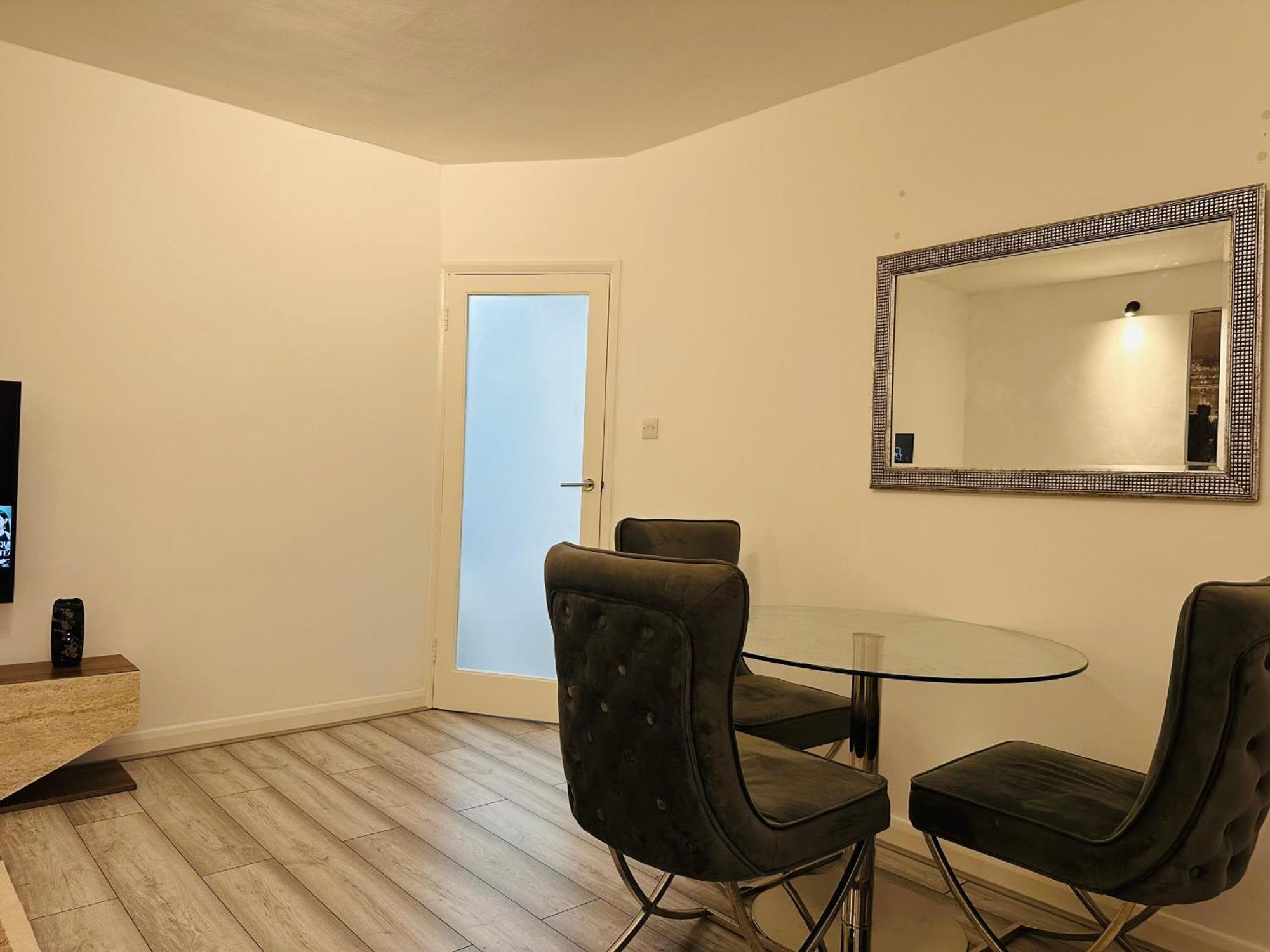 Entire 2-bedroom Flat Close To Hyde Park, Paddington Station, Bayswater And Queensway Station Londra
