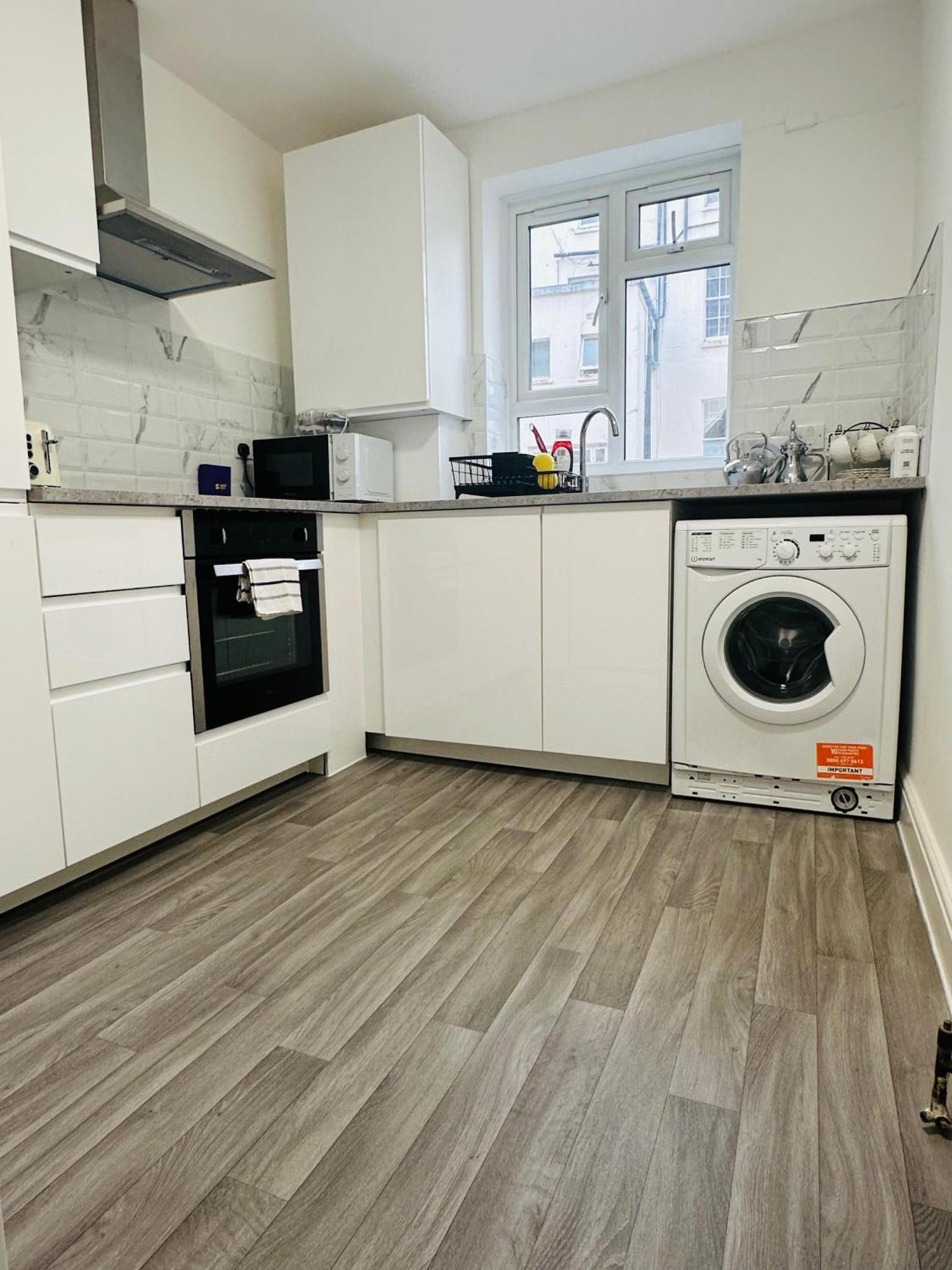 Entire 2-bedroom Flat Close To Hyde Park, Paddington Station, Bayswater And Queensway Station * Londra
