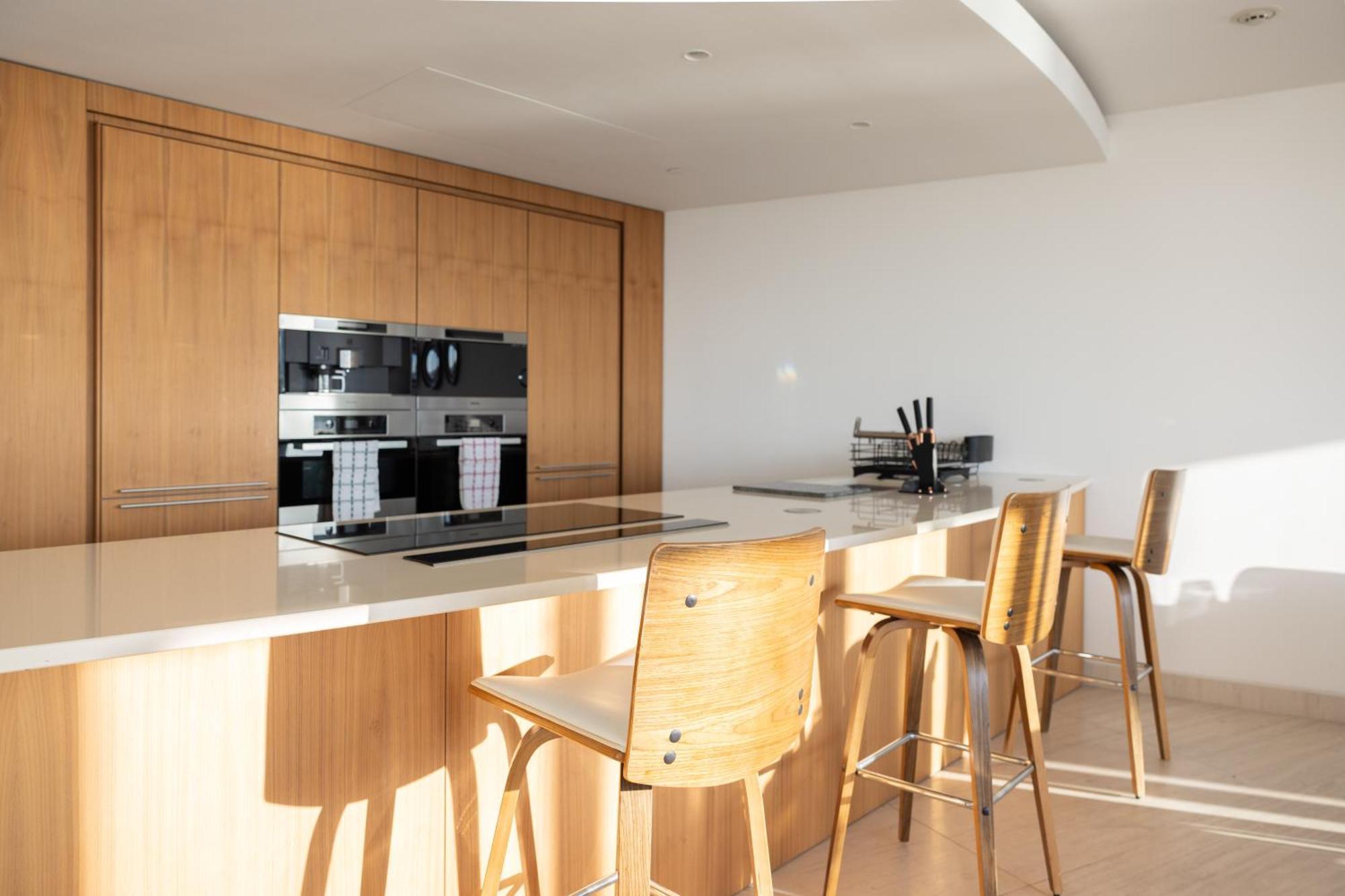 Luxury With Pool, Gym, Spa, Free Parking 3 Bedroom * Londen