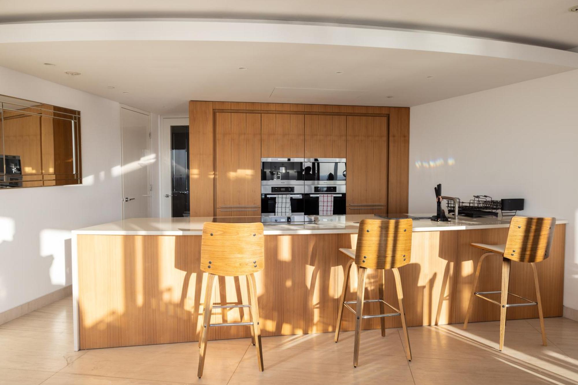 Appartement Luxury With Pool, Gym, Spa, Free Parking 3 Bedroom *