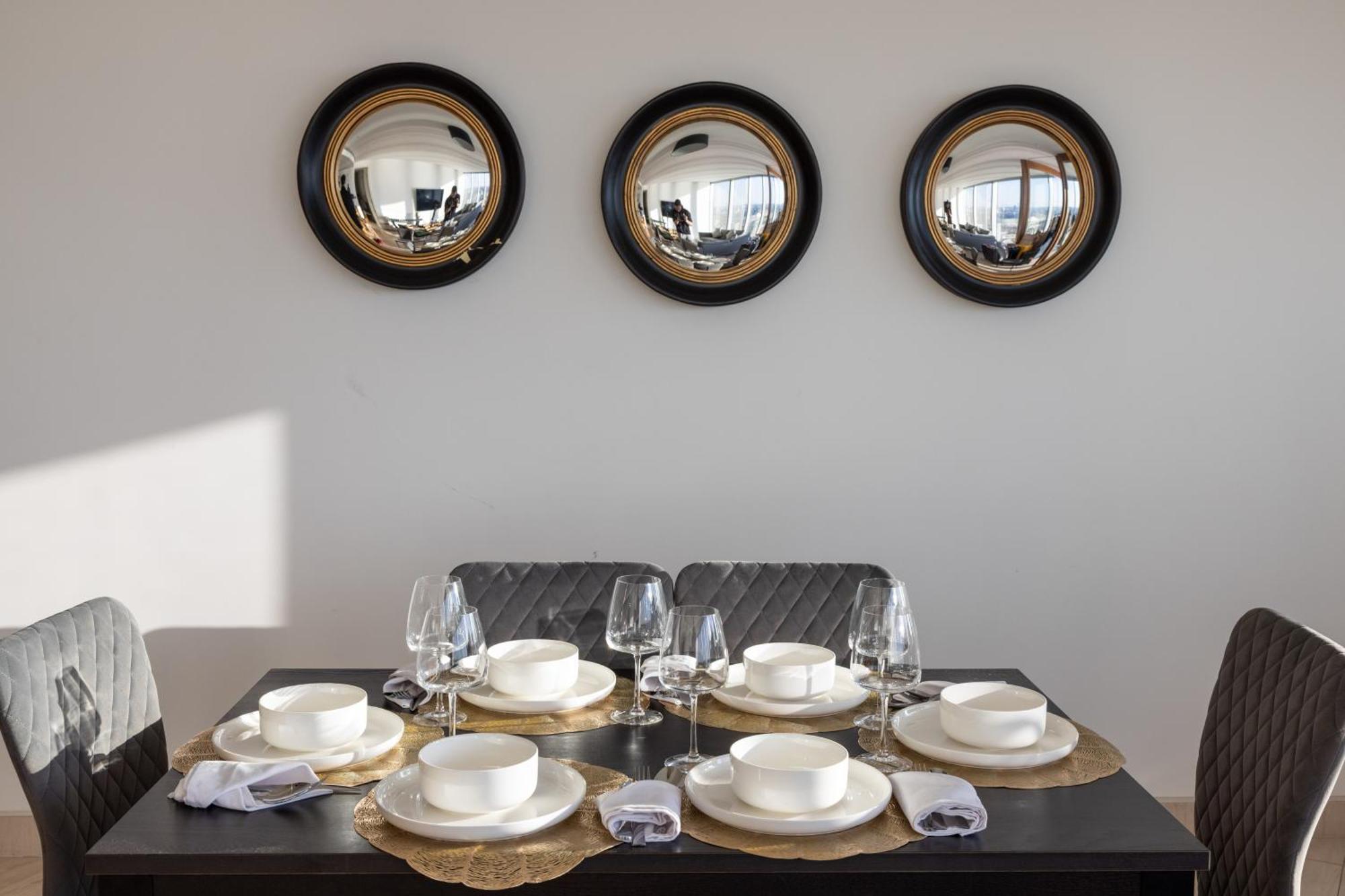 Luxury With Pool, Gym, Spa, Free Parking 3 Bedroom Londen