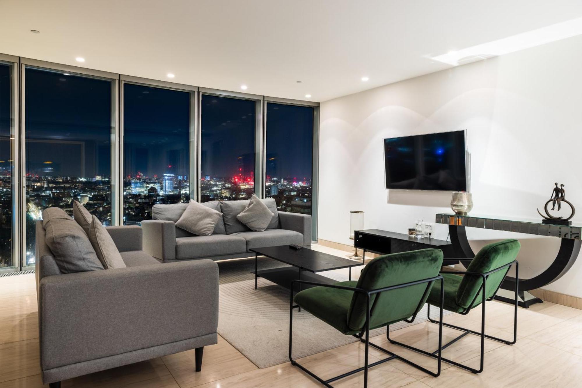 Luxury With Pool, Gym, Spa, Free Parking 3 Bedroom * Londen