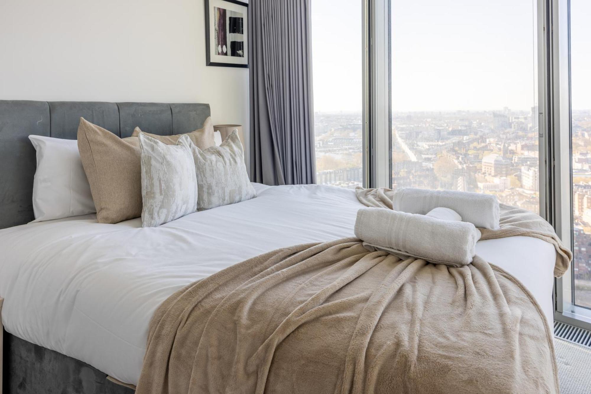 Apartment Luxury With Pool, Gym, Spa, Free Parking 3 Bedroom London