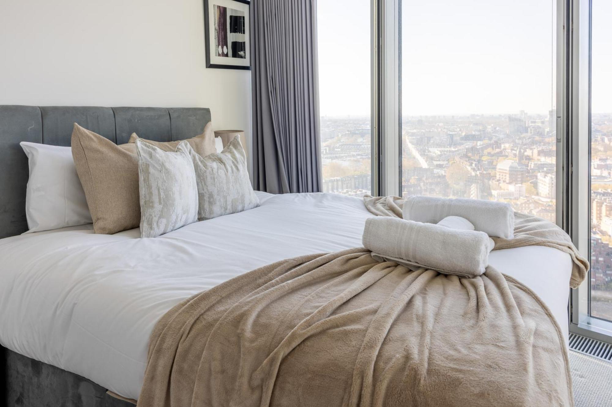 Luxury With Pool, Gym, Spa, Free Parking 3 Bedroom * Londen