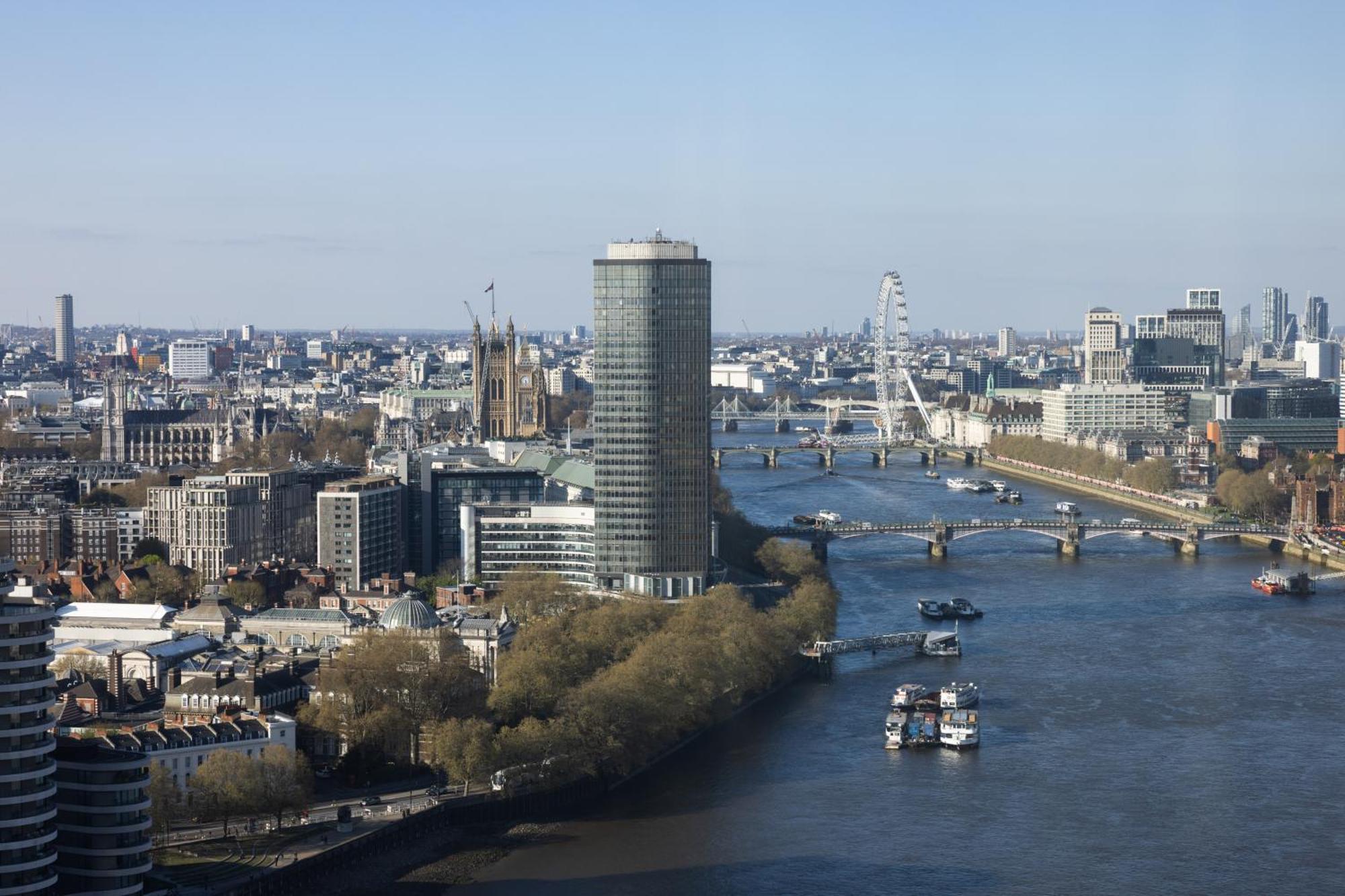 Appartement Luxury With Pool, Gym, Spa, Free Parking 3 Bedroom Londen