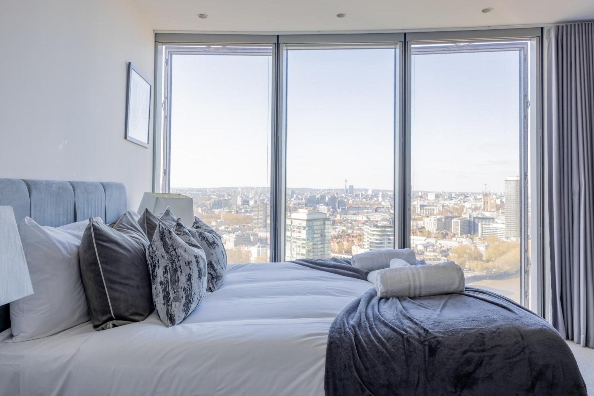 Luxury With Pool, Gym, Spa, Free Parking 3 Bedroom Appartement Londen