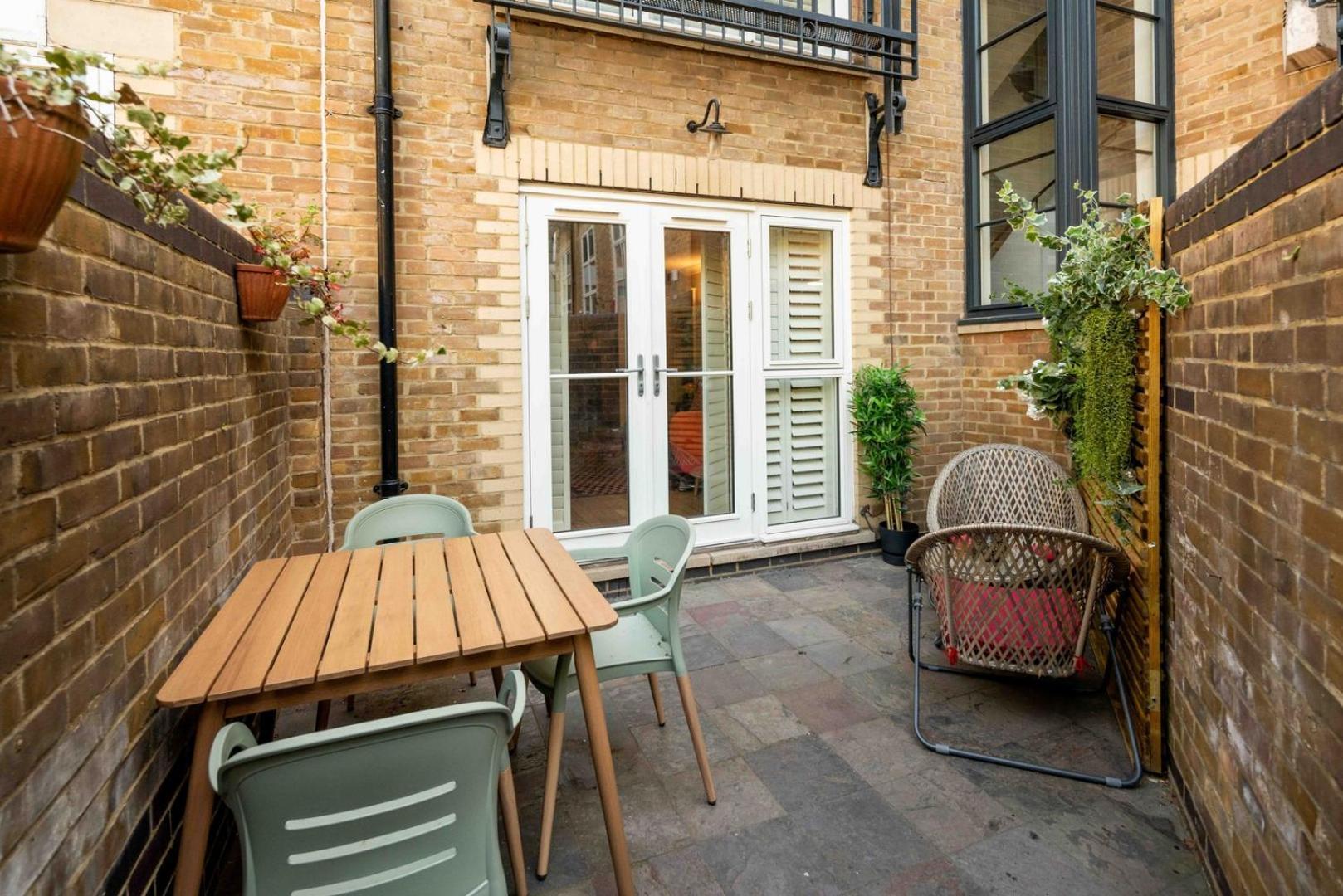 Apartment Serene Garden Flat - Steps From Tower Bridge