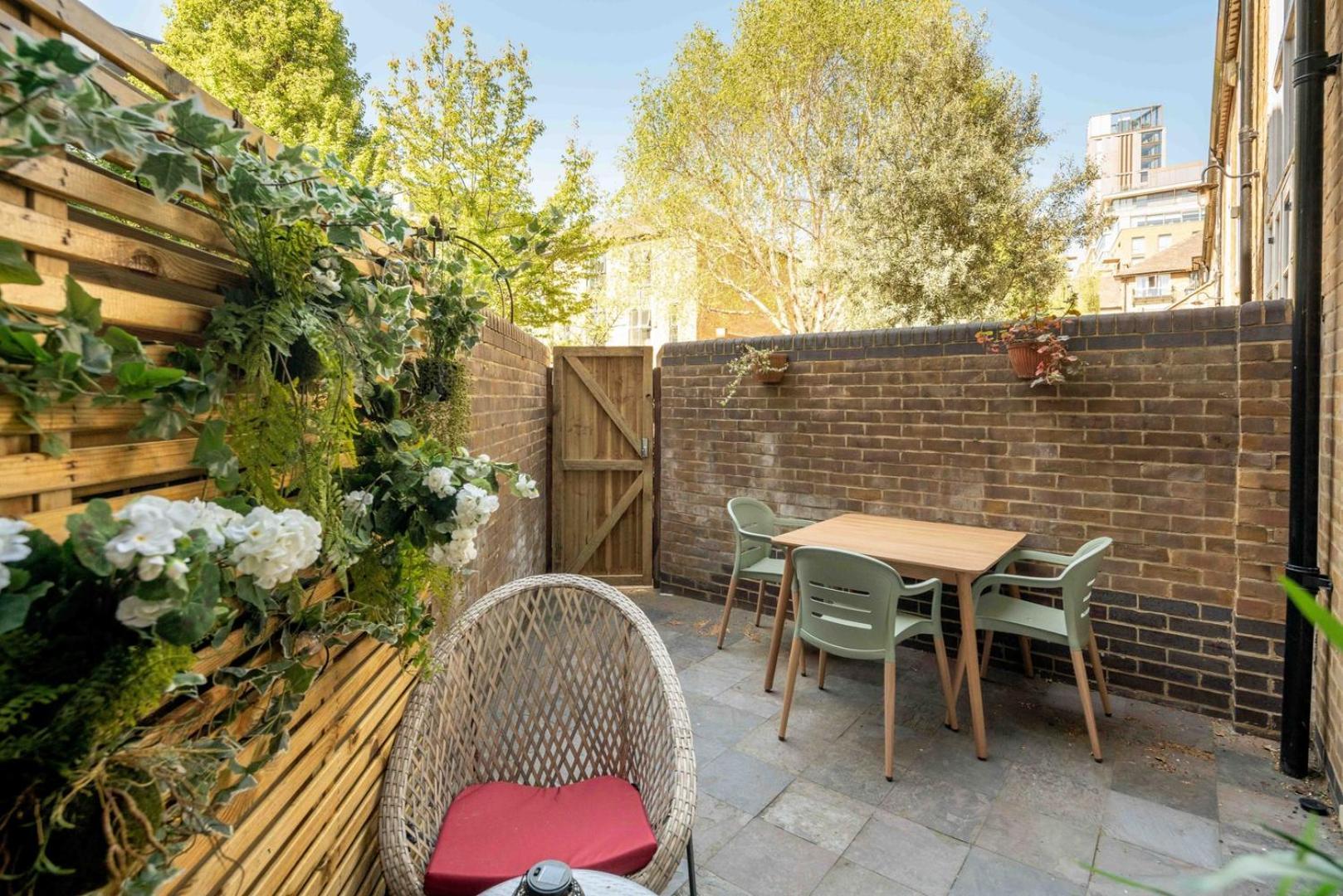 Apartment Serene Garden Flat - Steps From Tower Bridge London