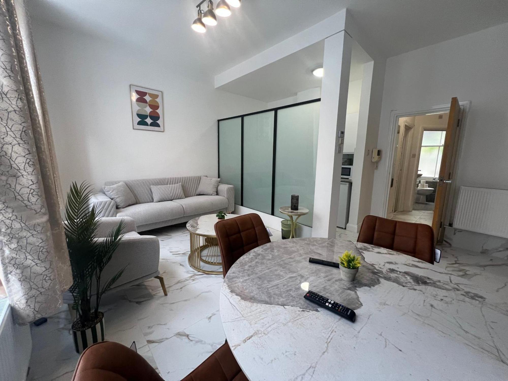 Lägenhet Chic 1-bed Flat In The Heart Of Soho Wardour Street 1wd *