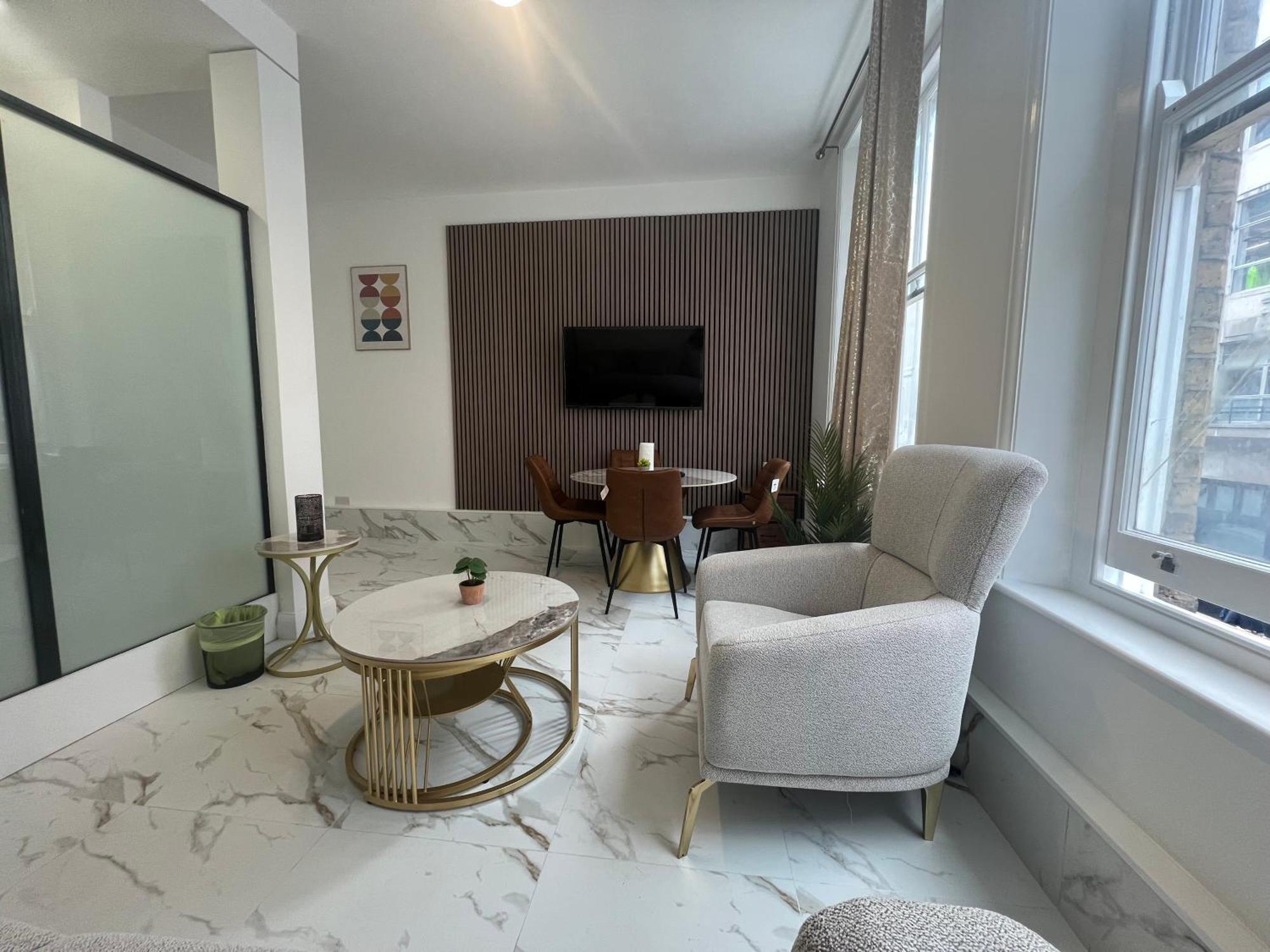 Lägenhet Chic 1-bed Flat In The Heart Of Soho Wardour Street 1wd London
