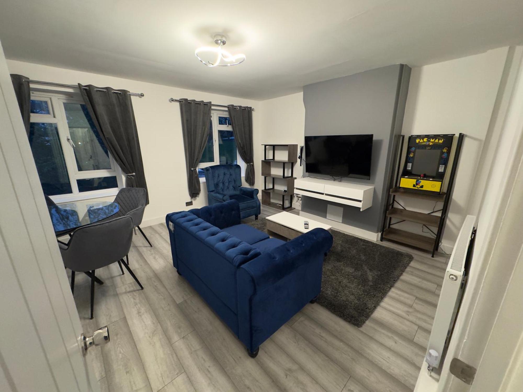 Stylish 2br, Fast Wifi With Balcony London