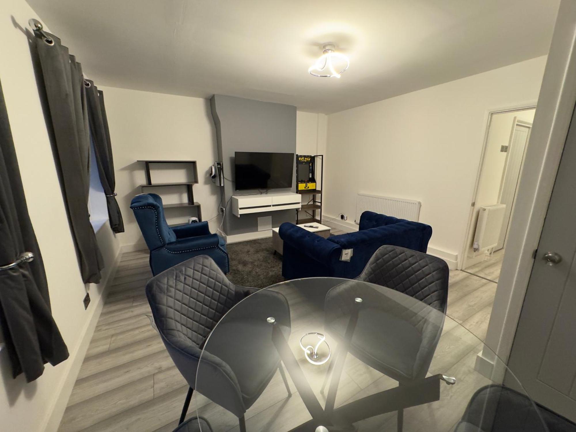 Stylish 2br, Fast Wifi With Balcony *