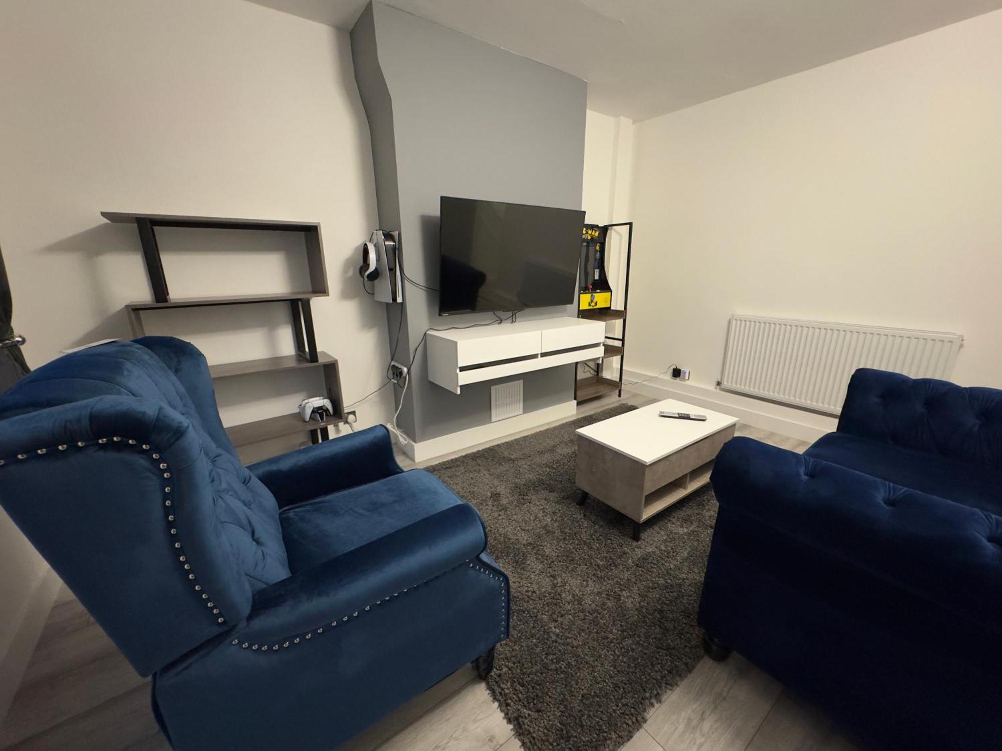 Apartment Stylish 2br, Fast Wifi With Balcony *