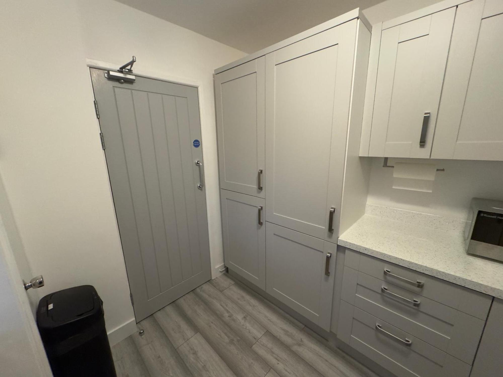 Apartment Stylish 2br, Fast Wifi With Balcony London