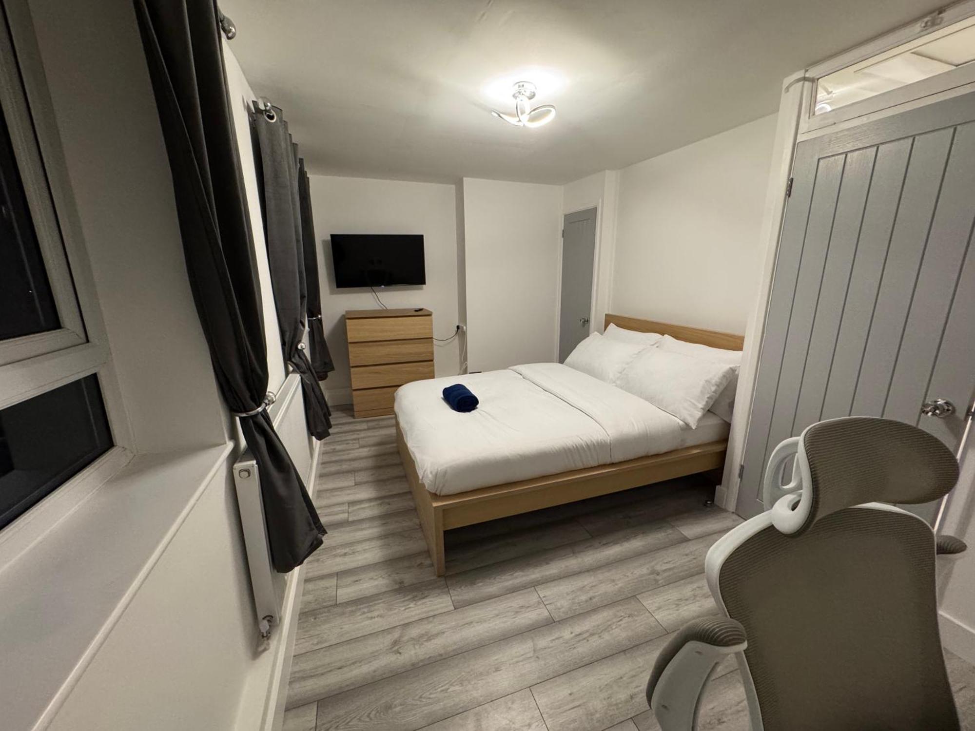 Stylish 2br, Fast Wifi With Balcony London