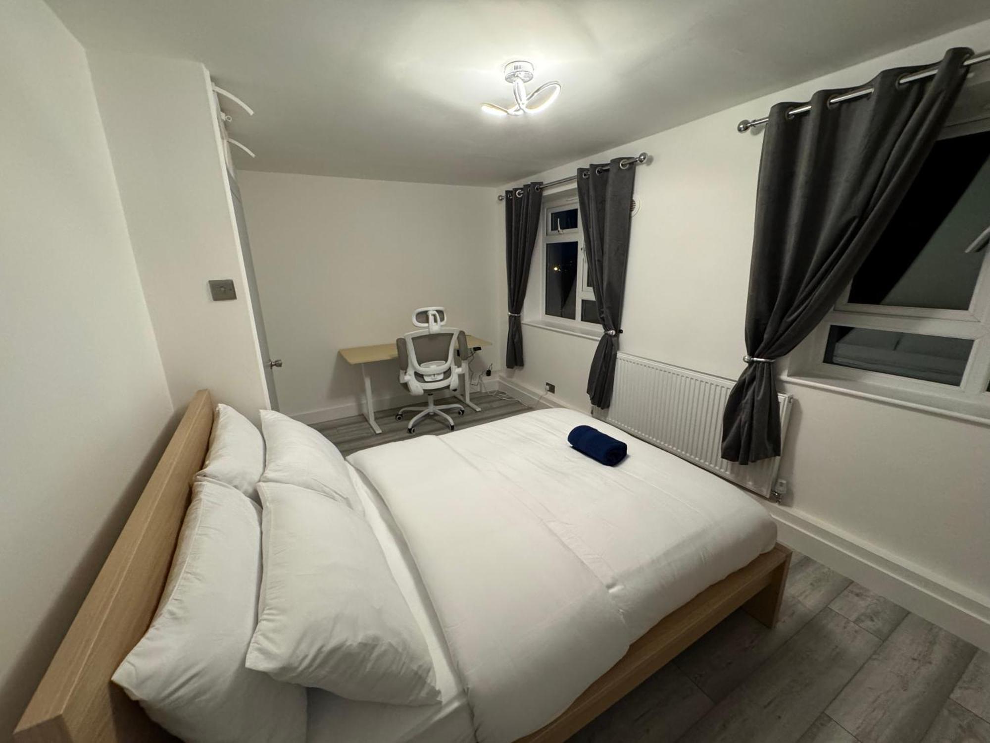 Stylish 2br, Fast Wifi With Balcony * London