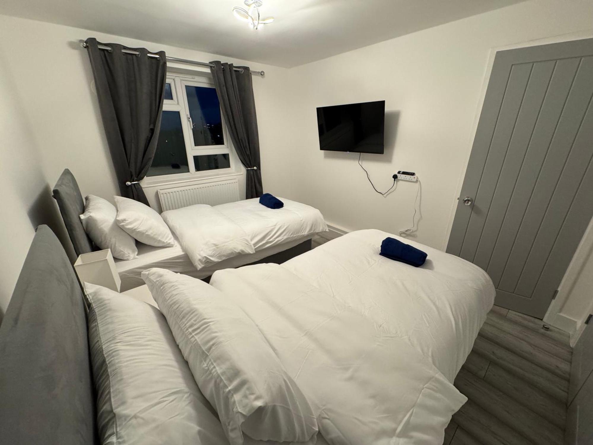 Stylish 2br, Fast Wifi With Balcony * London