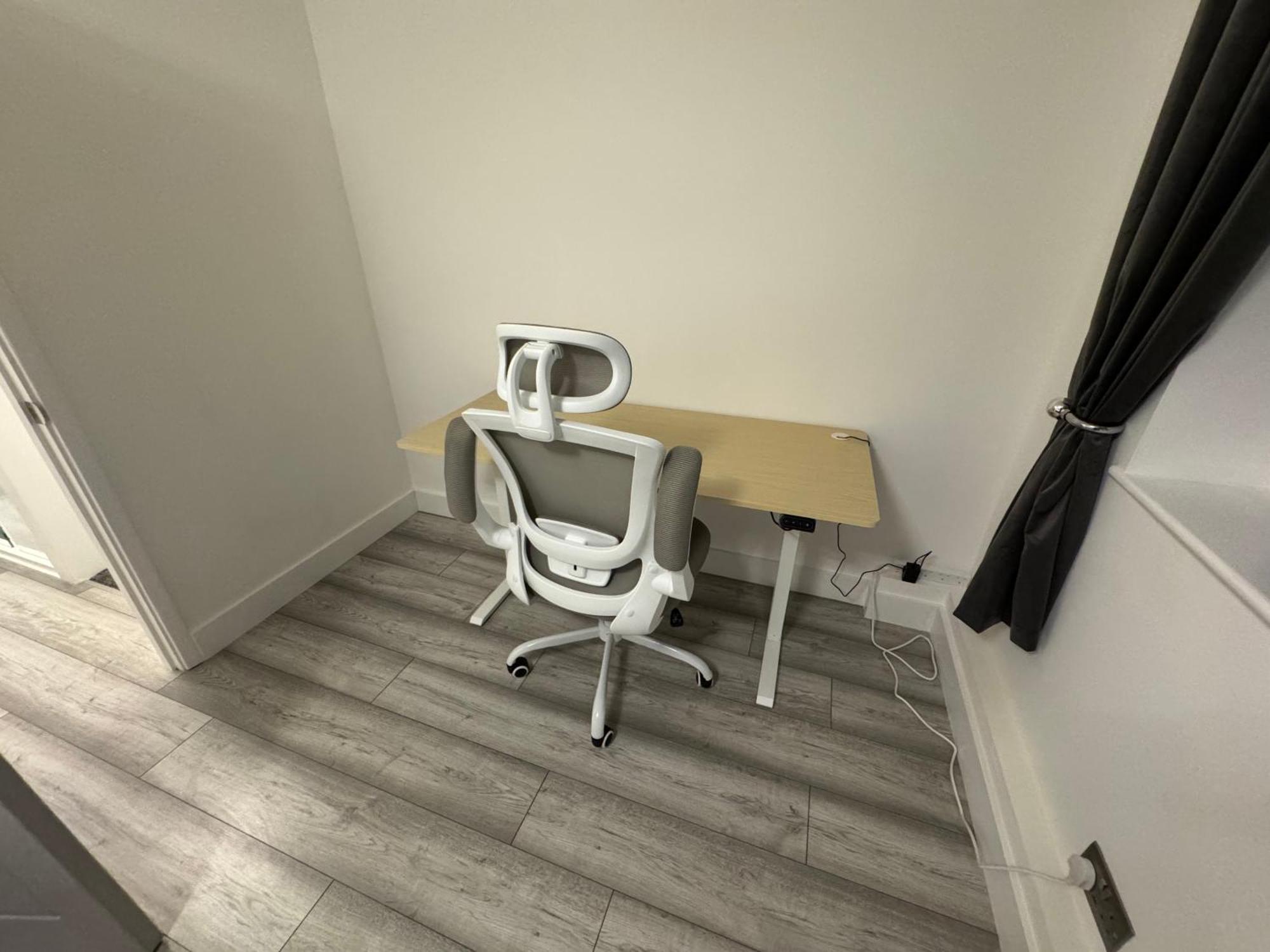 Apartment Stylish 2br, Fast Wifi With Balcony *