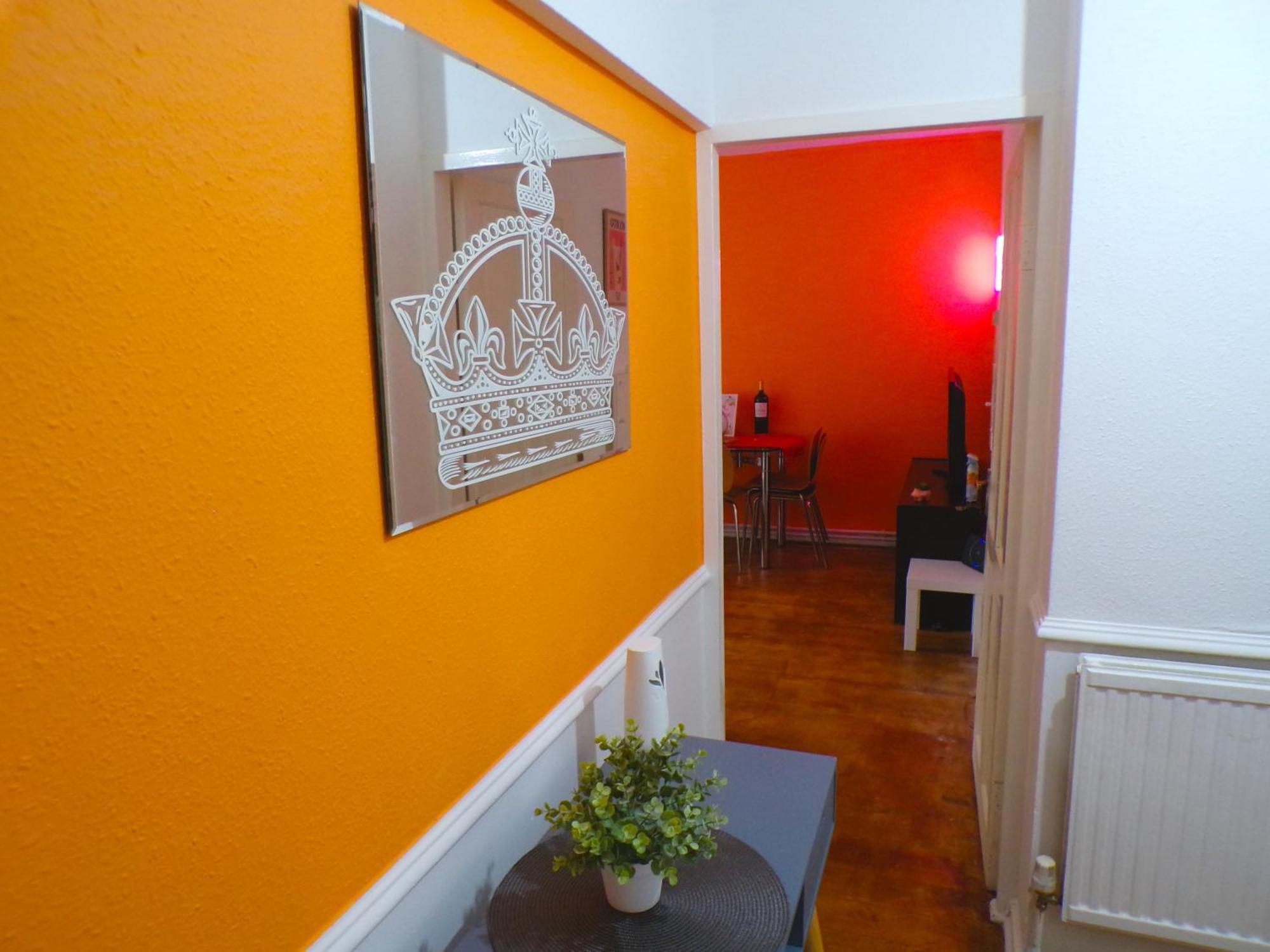 Apartmentsleeps7-paddington-balcony-bbq-ac *