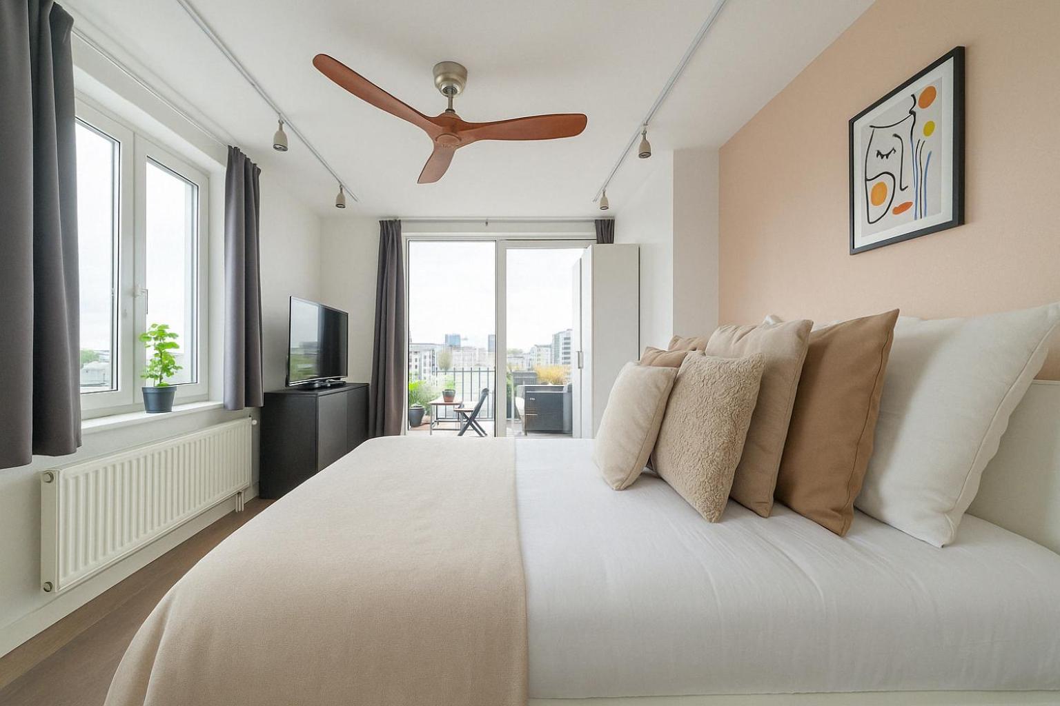 Relaxing Nine Elms - Walk To Cafes, Shops & River *