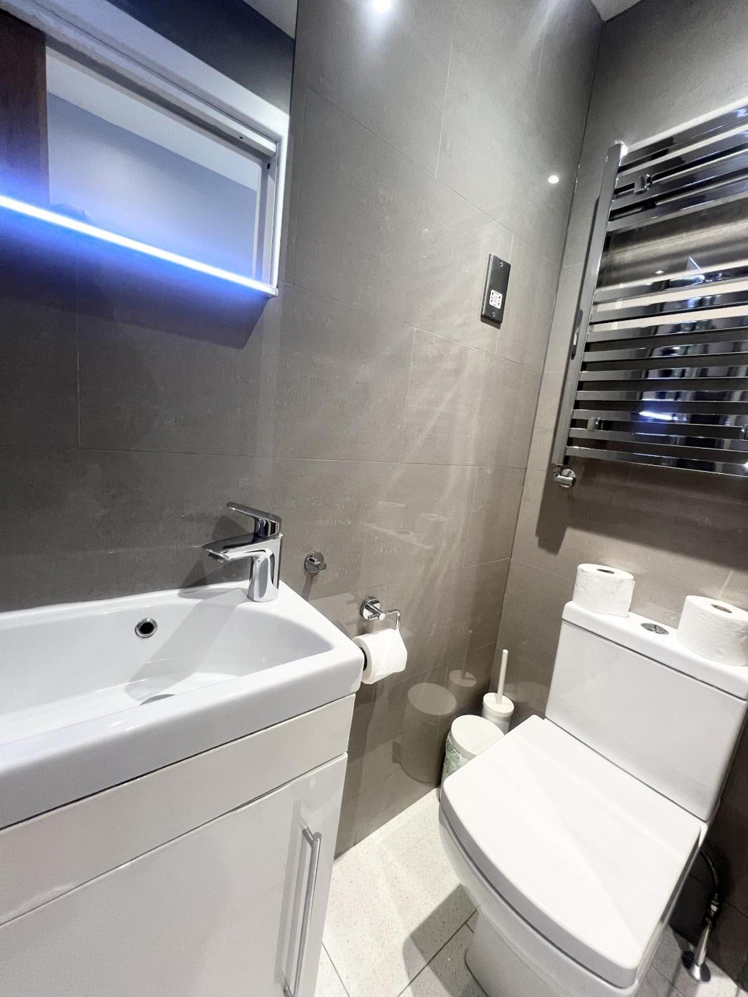 5 Bedroom Flat In Paddington Apartment *