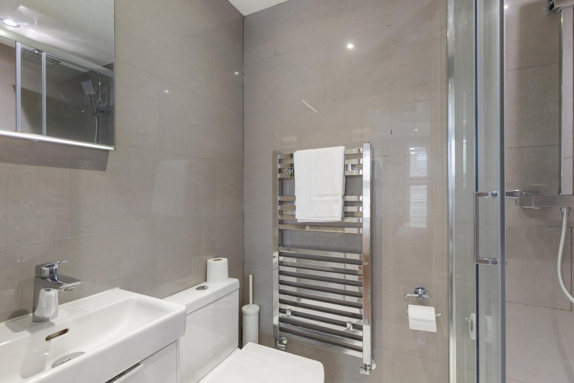 5 Bedroom Flat In Paddington London