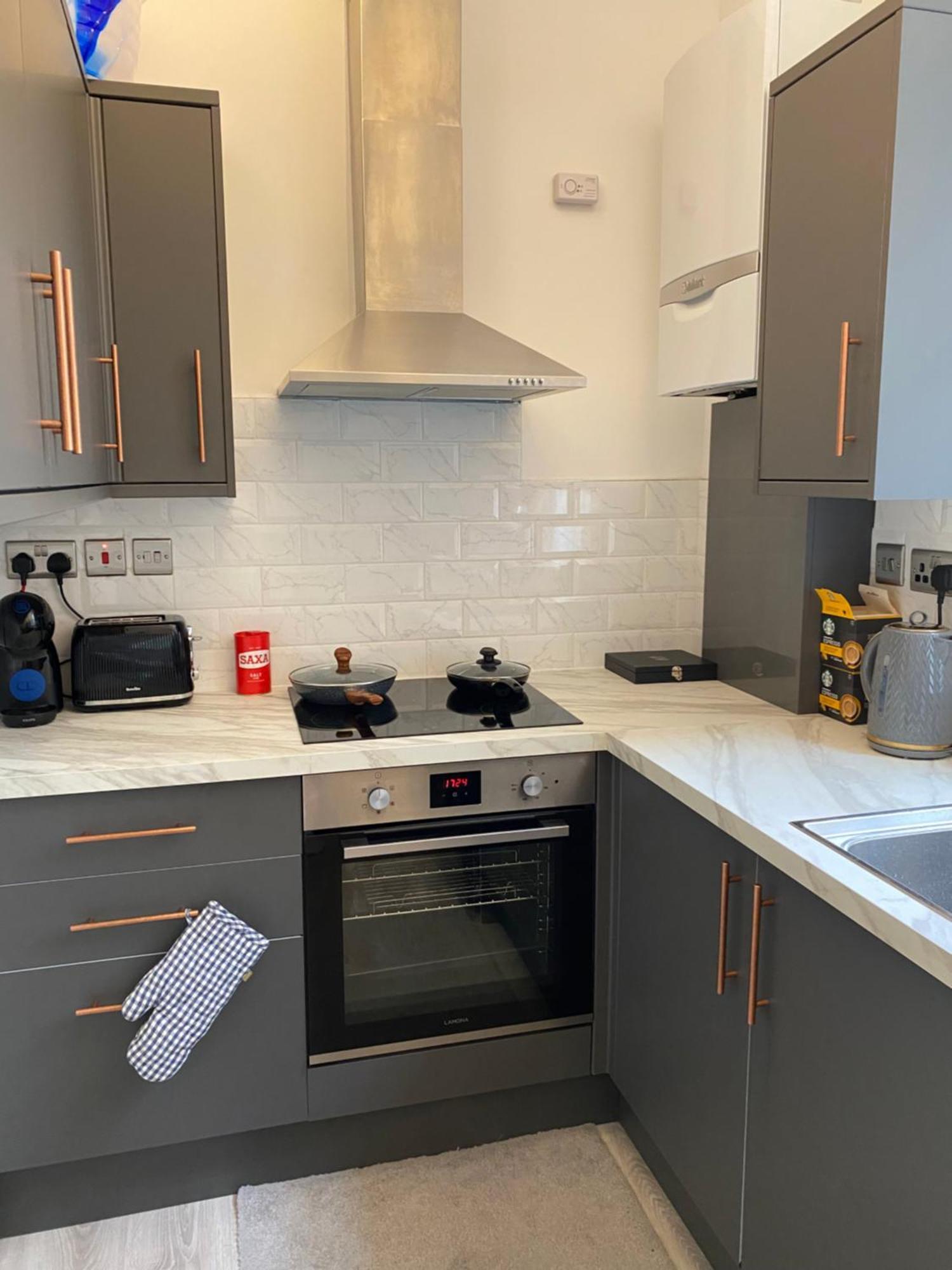 Leilighet Bright & Spacious 2-Bed, 2-Bath In The Heart Of Central London - Whole Apartment London