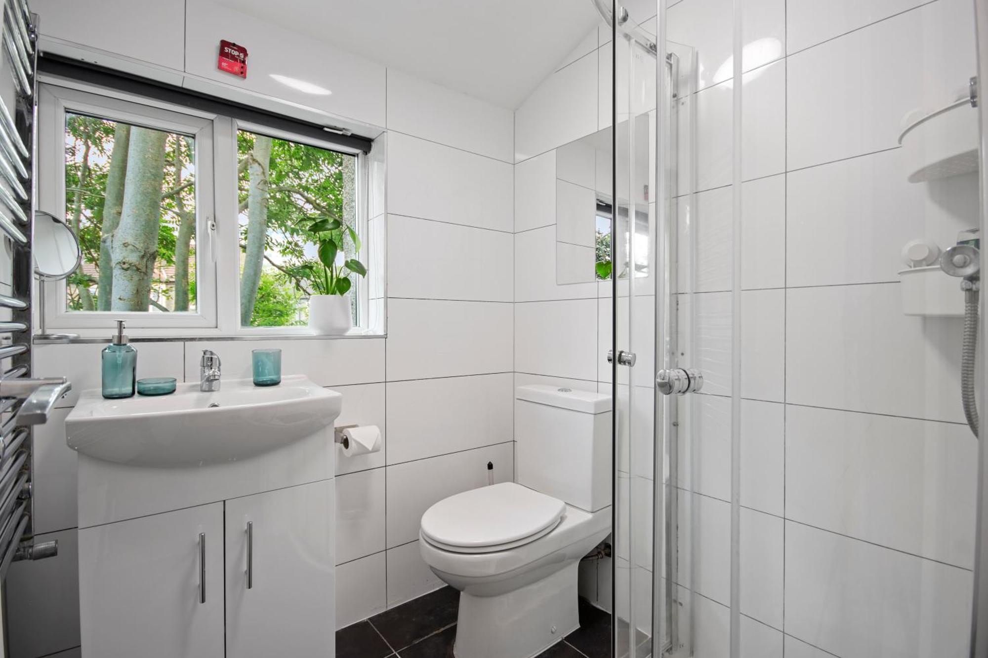 Modern 2 Bed East By Rebby Sleeps 5 Near Canning Town Station