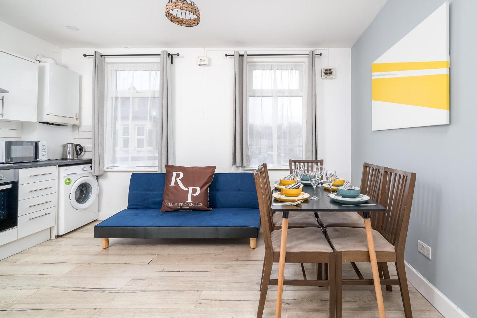 Modern 2 Bed East By Rebby Sleeps 5 Near Canning Town Station * London
