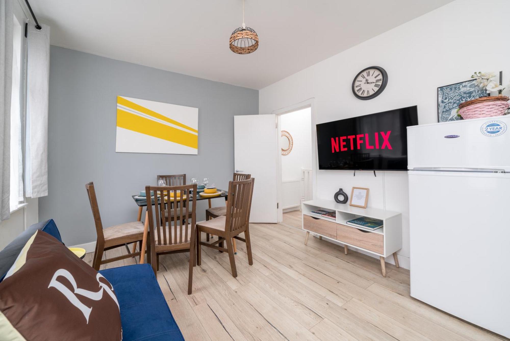 Modern 2 Bed East By Rebby Sleeps 5 Near Canning Town Station London