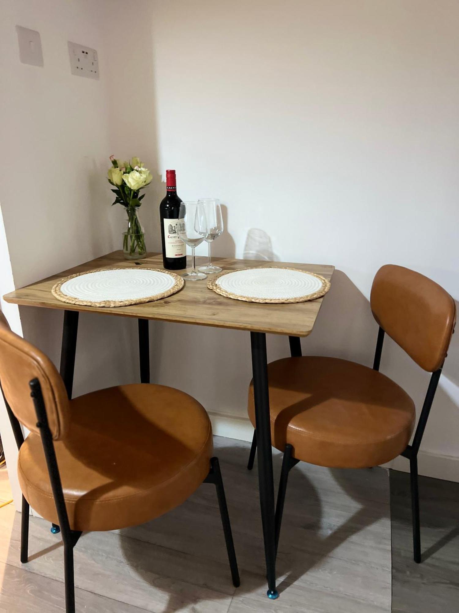 Stylish Putney Village Flat *