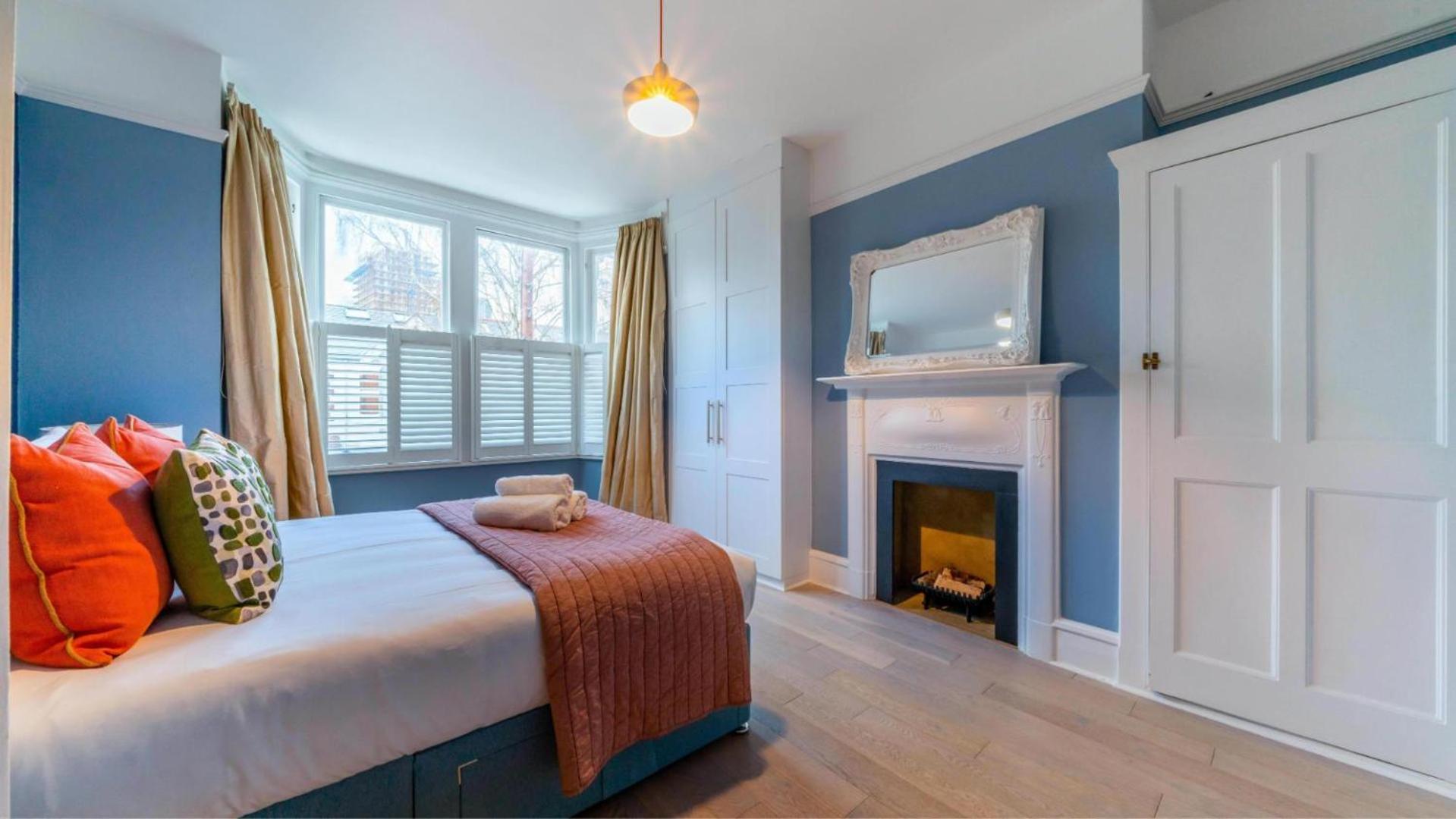 Semesterbostad Spacious 4br Retreat With Private Garden Zone 3 *