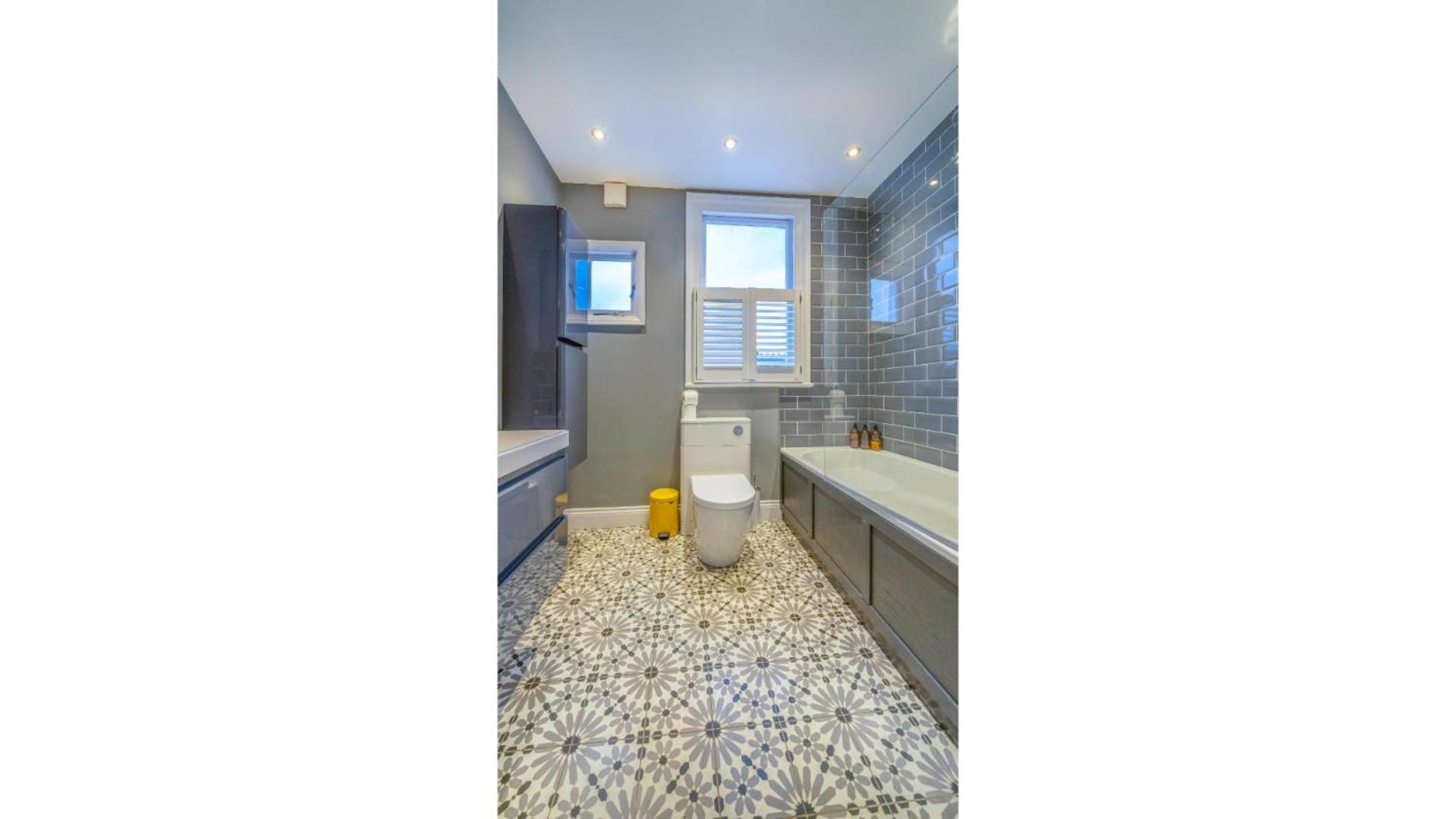 Spacious 4br Retreat With Private Garden Zone 3 Semesterbostad