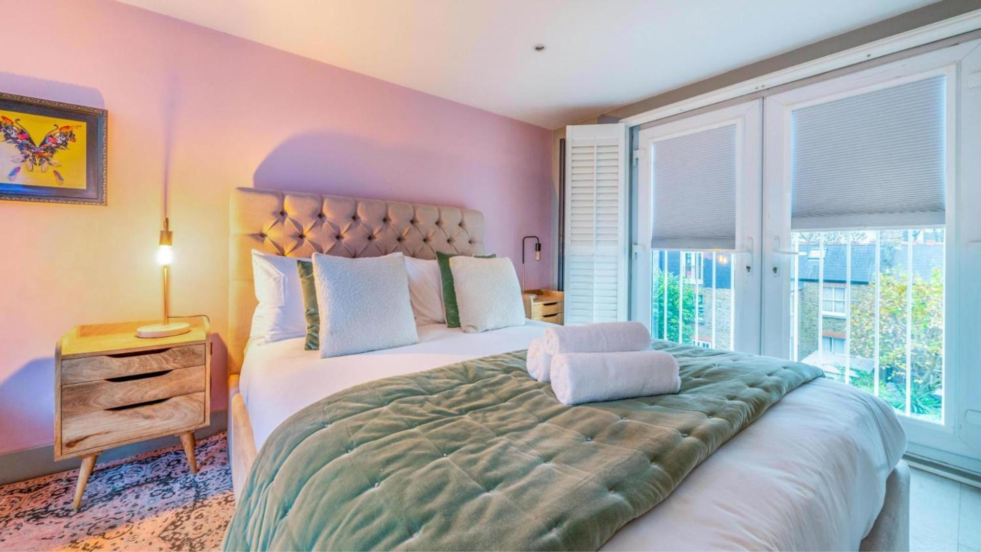 Semesterbostad Spacious 4br Retreat With Private Garden Zone 3