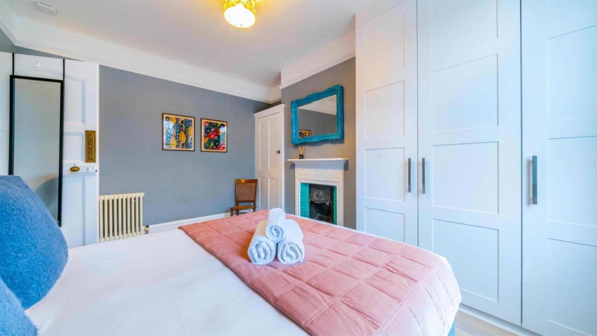 Spacious 4br Retreat With Private Garden Zone 3 London
