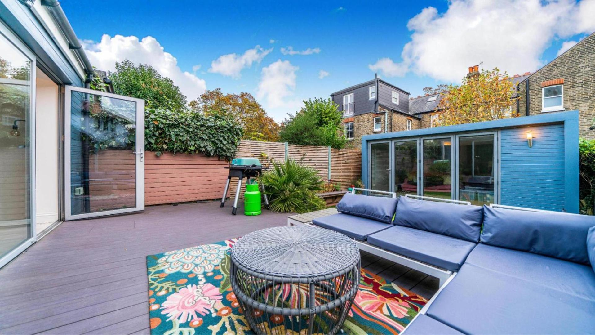 Spacious 4br Retreat With Private Garden Zone 3 * London