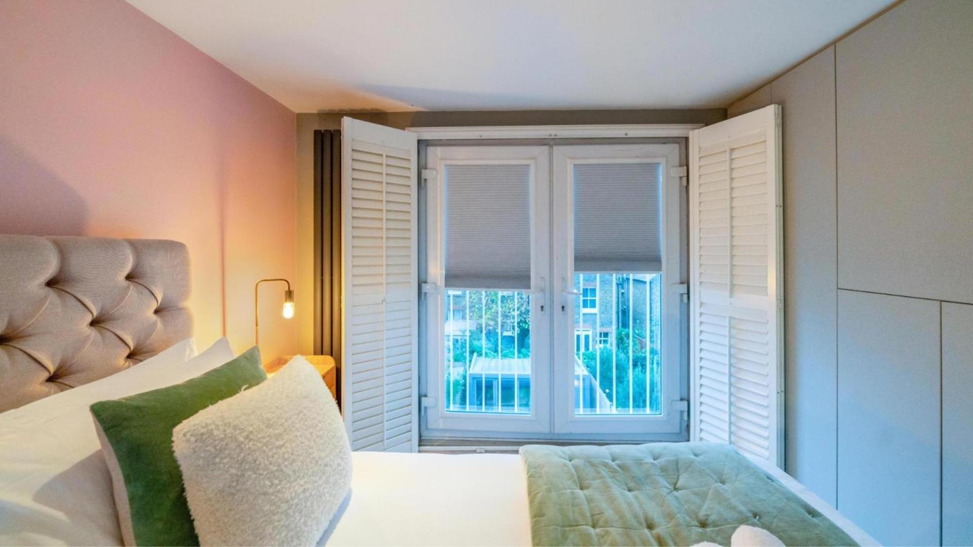 Semesterbostad Spacious 4br Retreat With Private Garden Zone 3