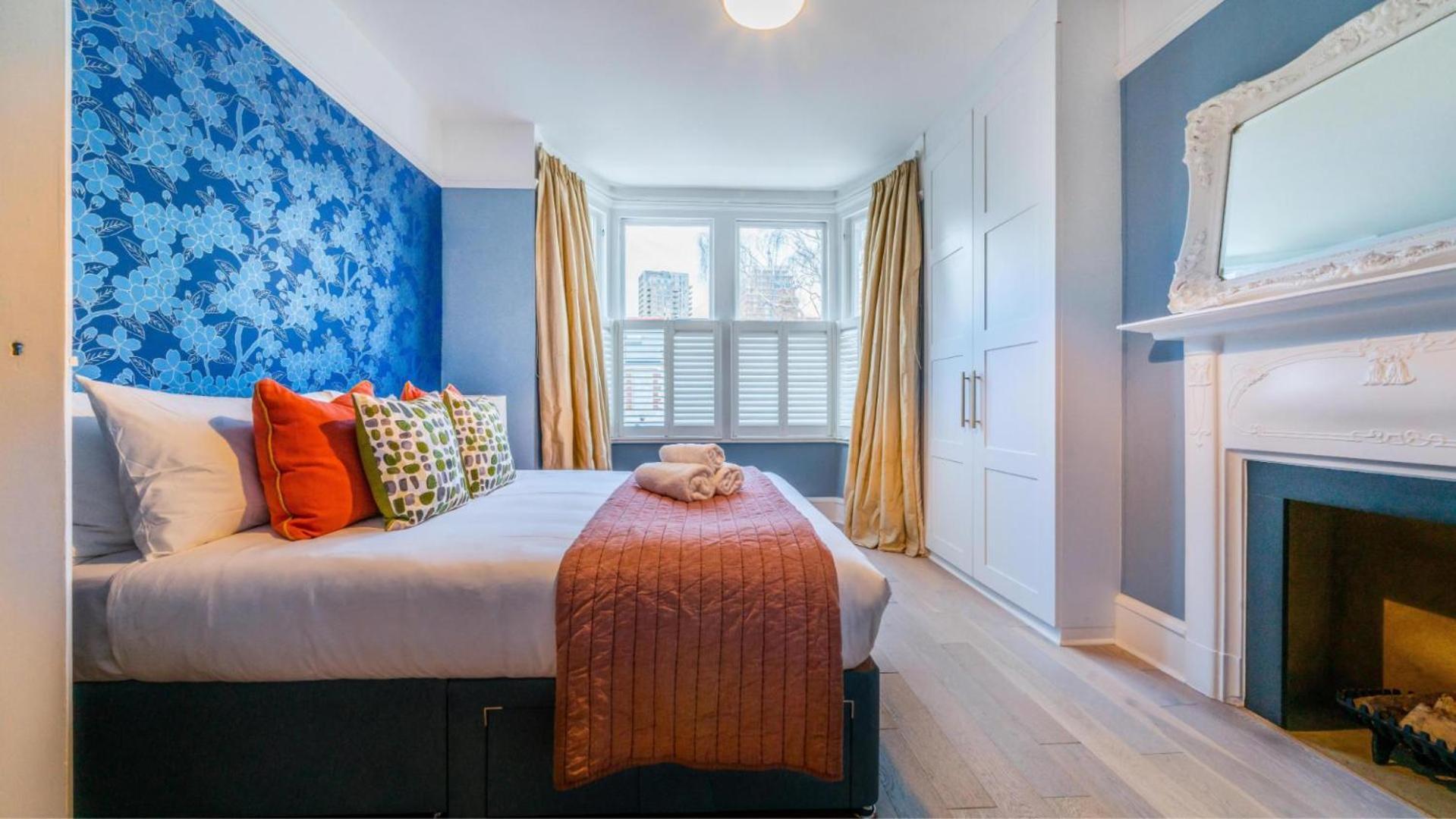 Semesterbostad Spacious 4br Retreat With Private Garden Zone 3 *