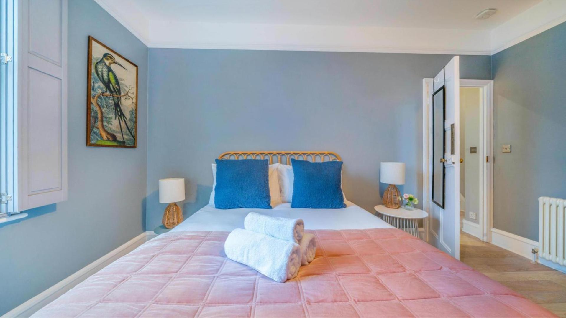 Spacious 4br Retreat With Private Garden Zone 3 Semesterbostad London