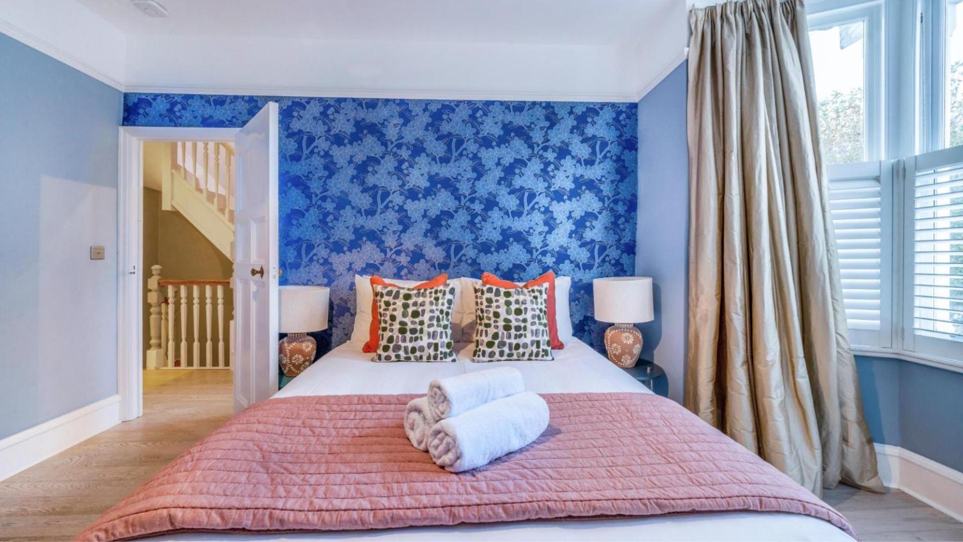 Semesterbostad Spacious 4br Retreat With Private Garden Zone 3