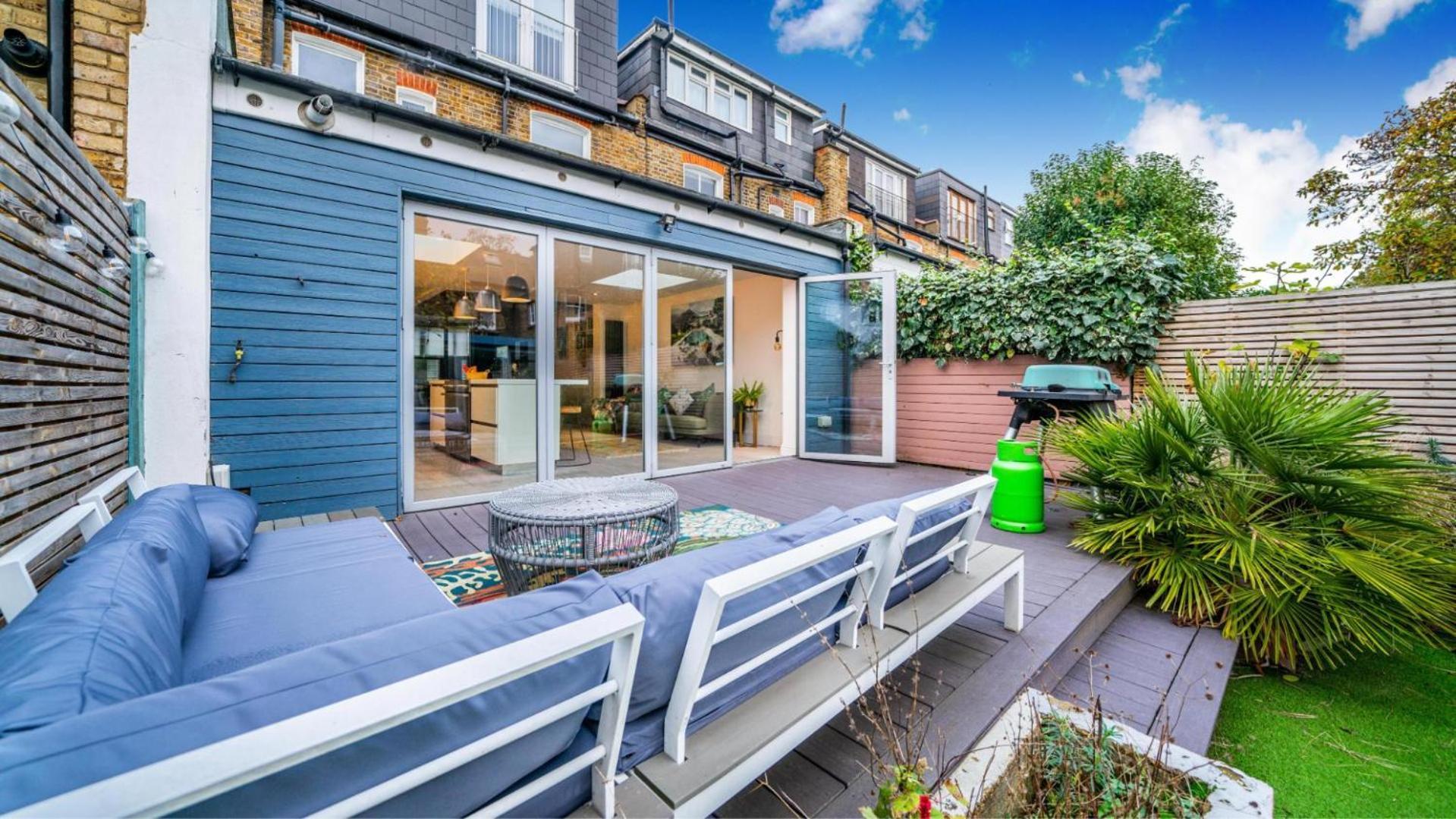 Spacious 4br Retreat With Private Garden Zone 3 Semesterbostad