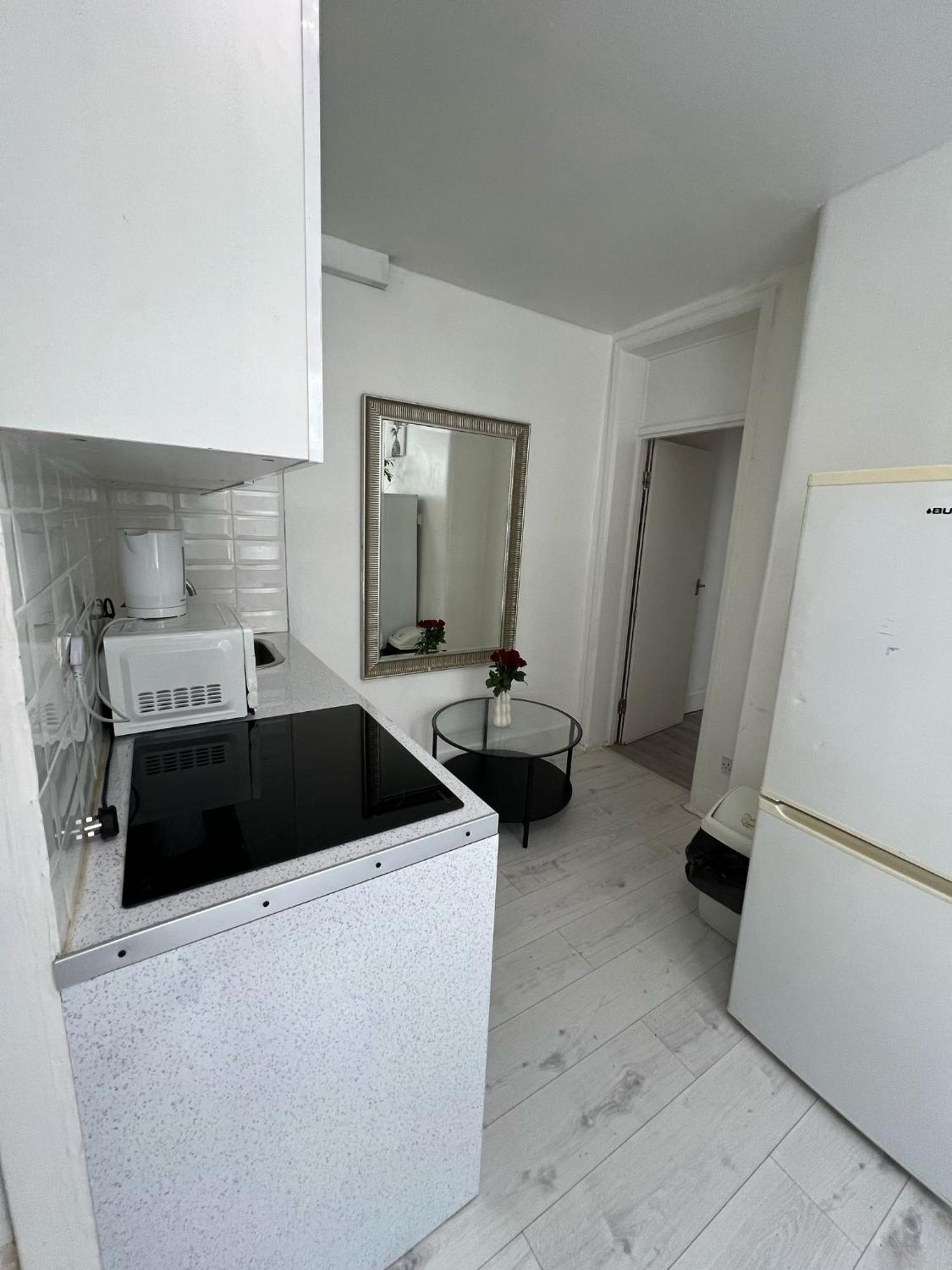 Lovely Ground Floor Miles London