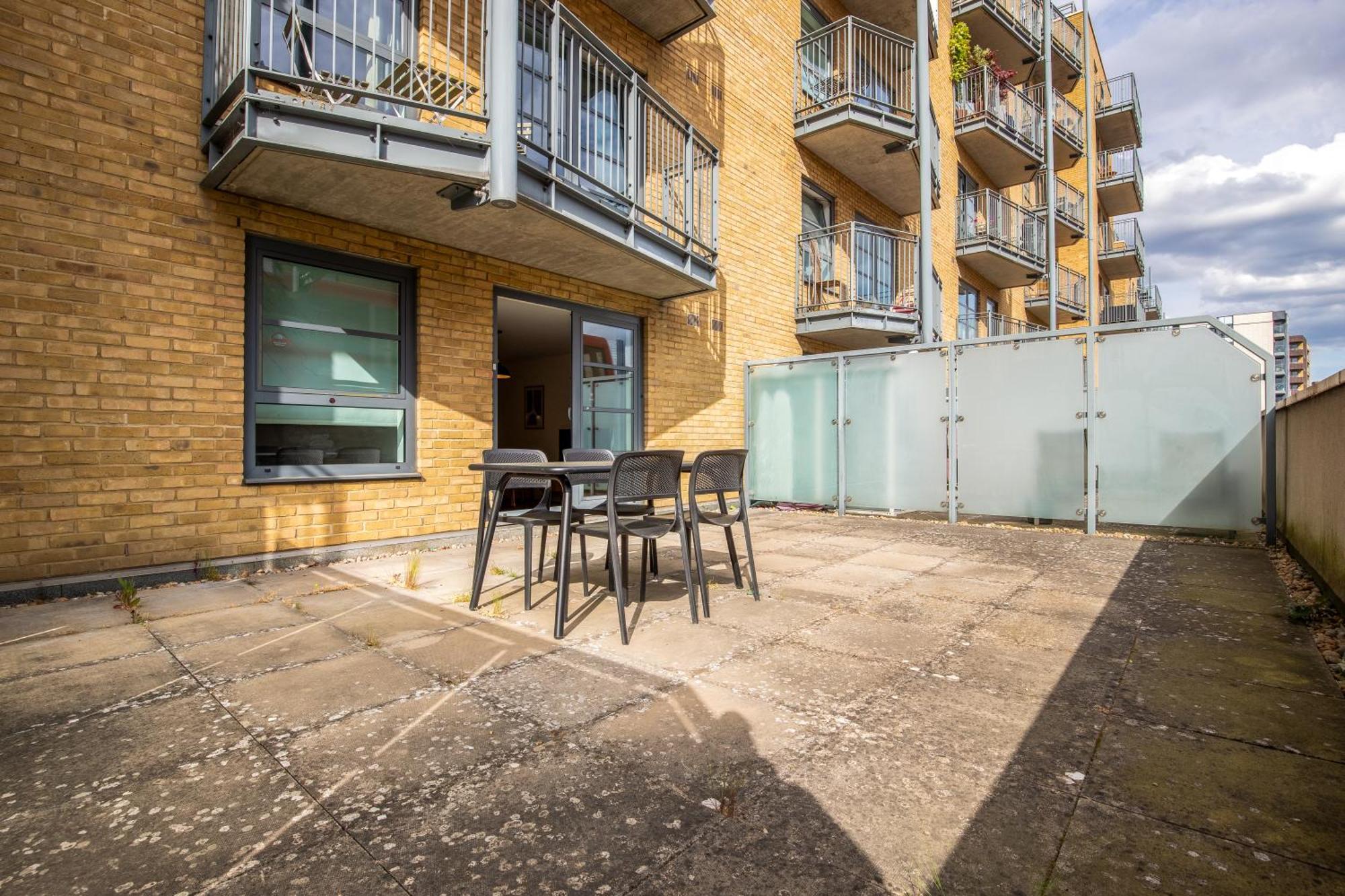 Apartment Londwell, & Limehouse Balcony - Views
