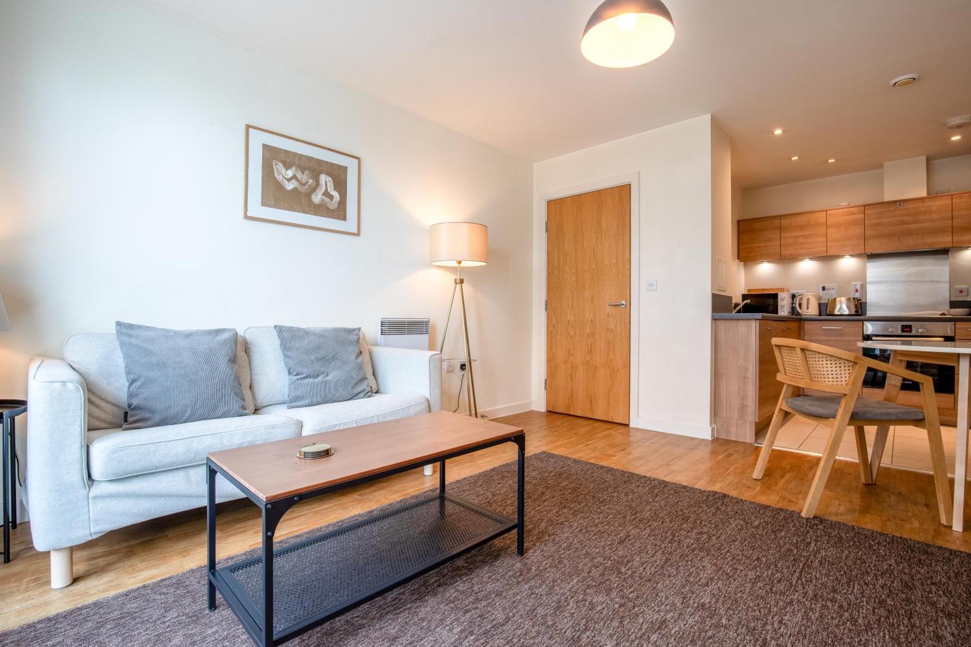 Londwell, & Limehouse Balcony - Views Apartment *