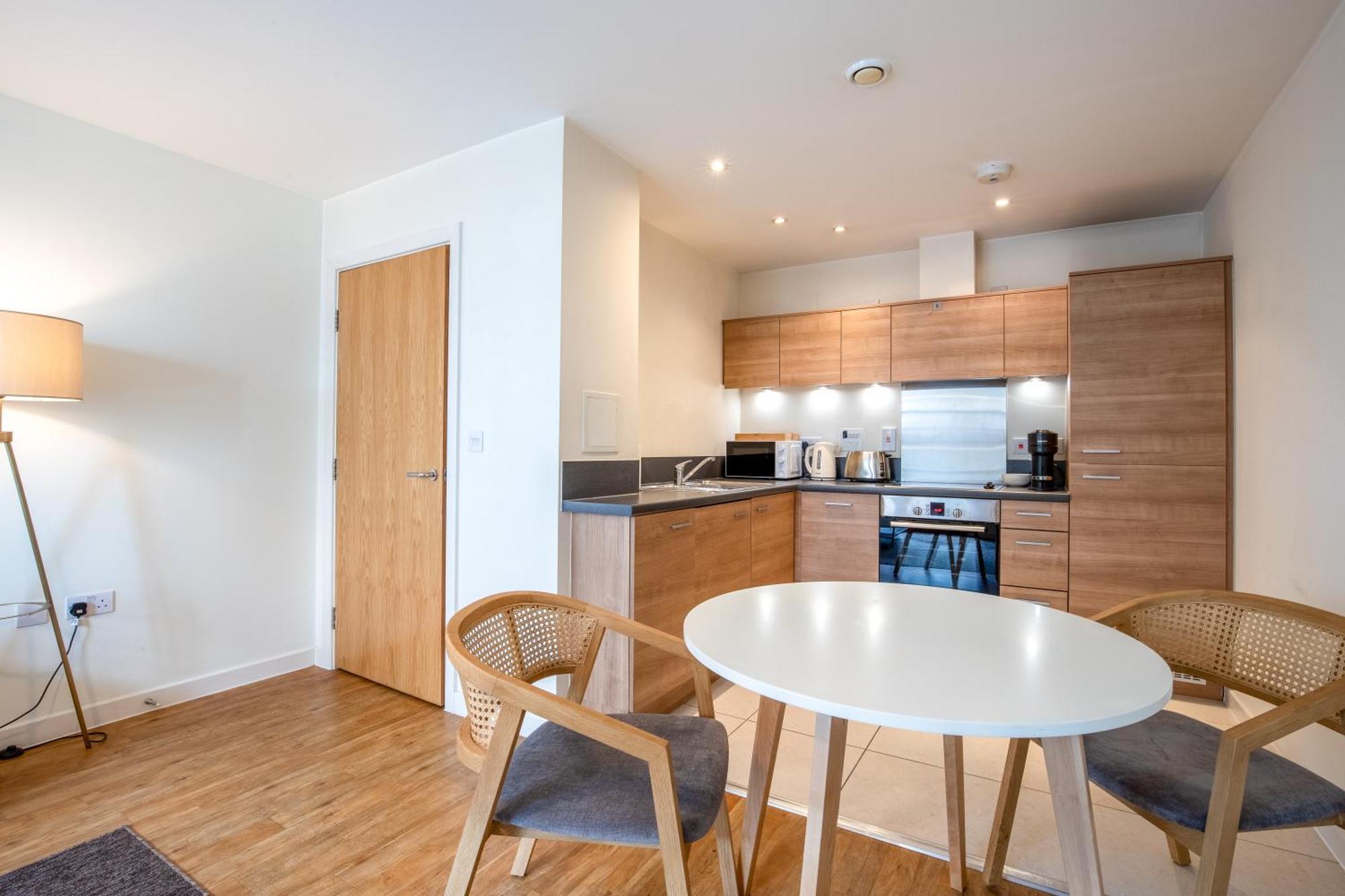 Apartment Londwell, & Limehouse Balcony Flat - Skyline Views *